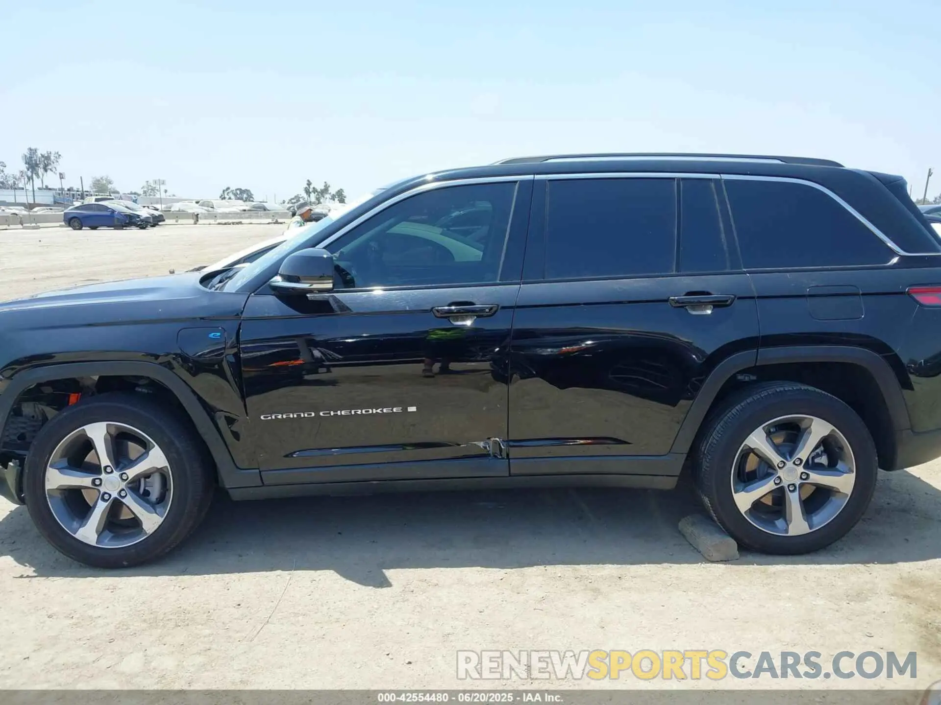 14 Photograph of a damaged car 1C4RJYB62P8788506 JEEP GRAND CHEROKEE 4XE 2023