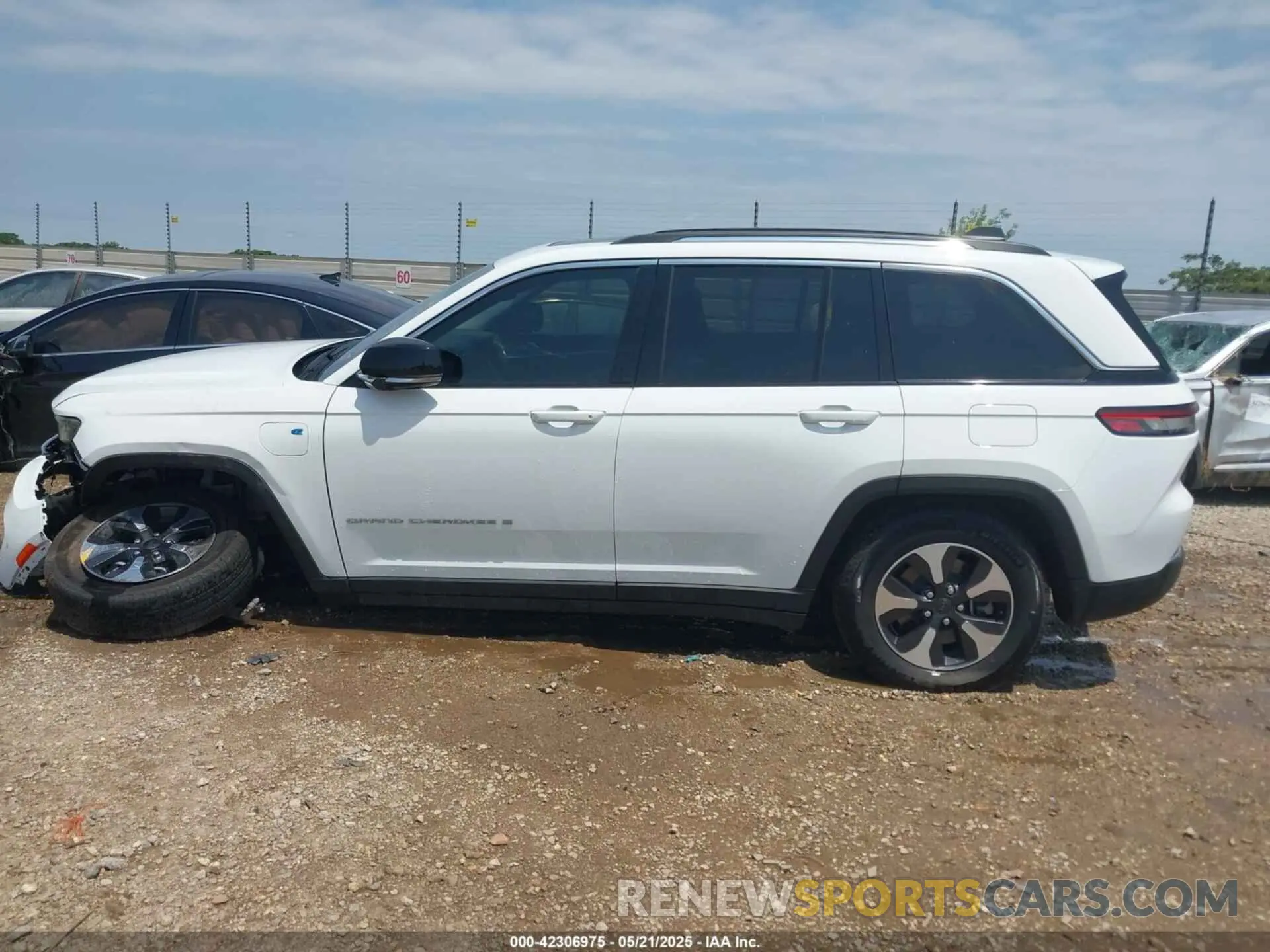 14 Photograph of a damaged car 1C4RJYB63PC649000 JEEP GRAND CHEROKEE 4XE 2023