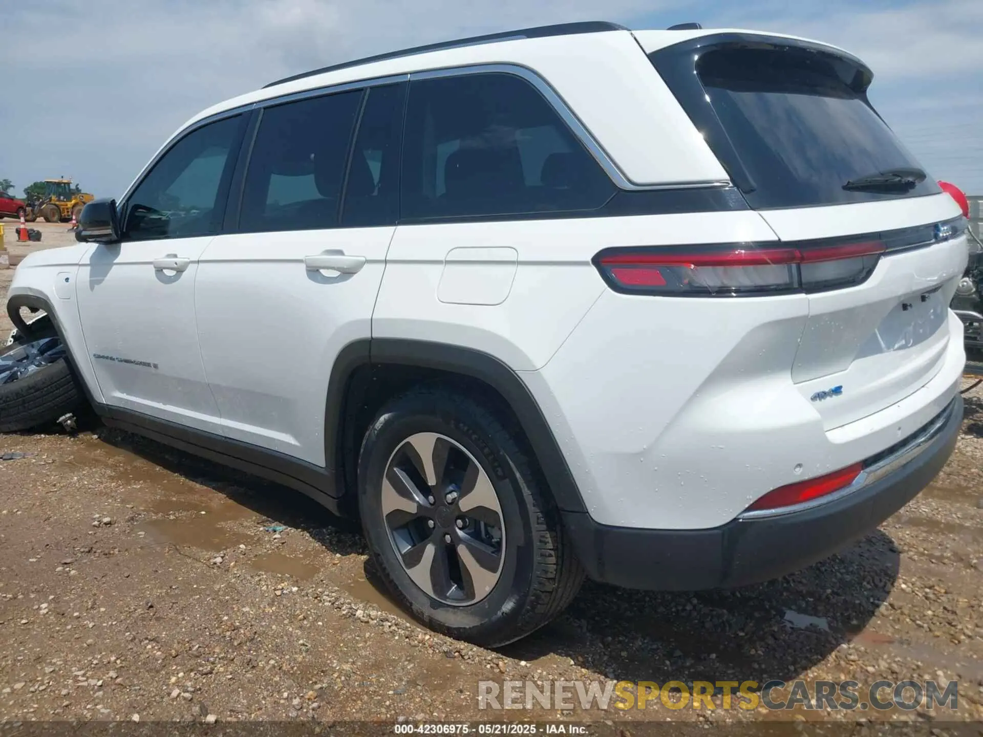 3 Photograph of a damaged car 1C4RJYB63PC649000 JEEP GRAND CHEROKEE 4XE 2023