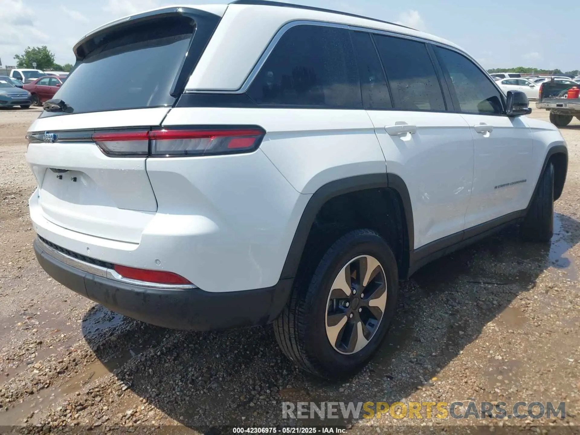 4 Photograph of a damaged car 1C4RJYB63PC649000 JEEP GRAND CHEROKEE 4XE 2023