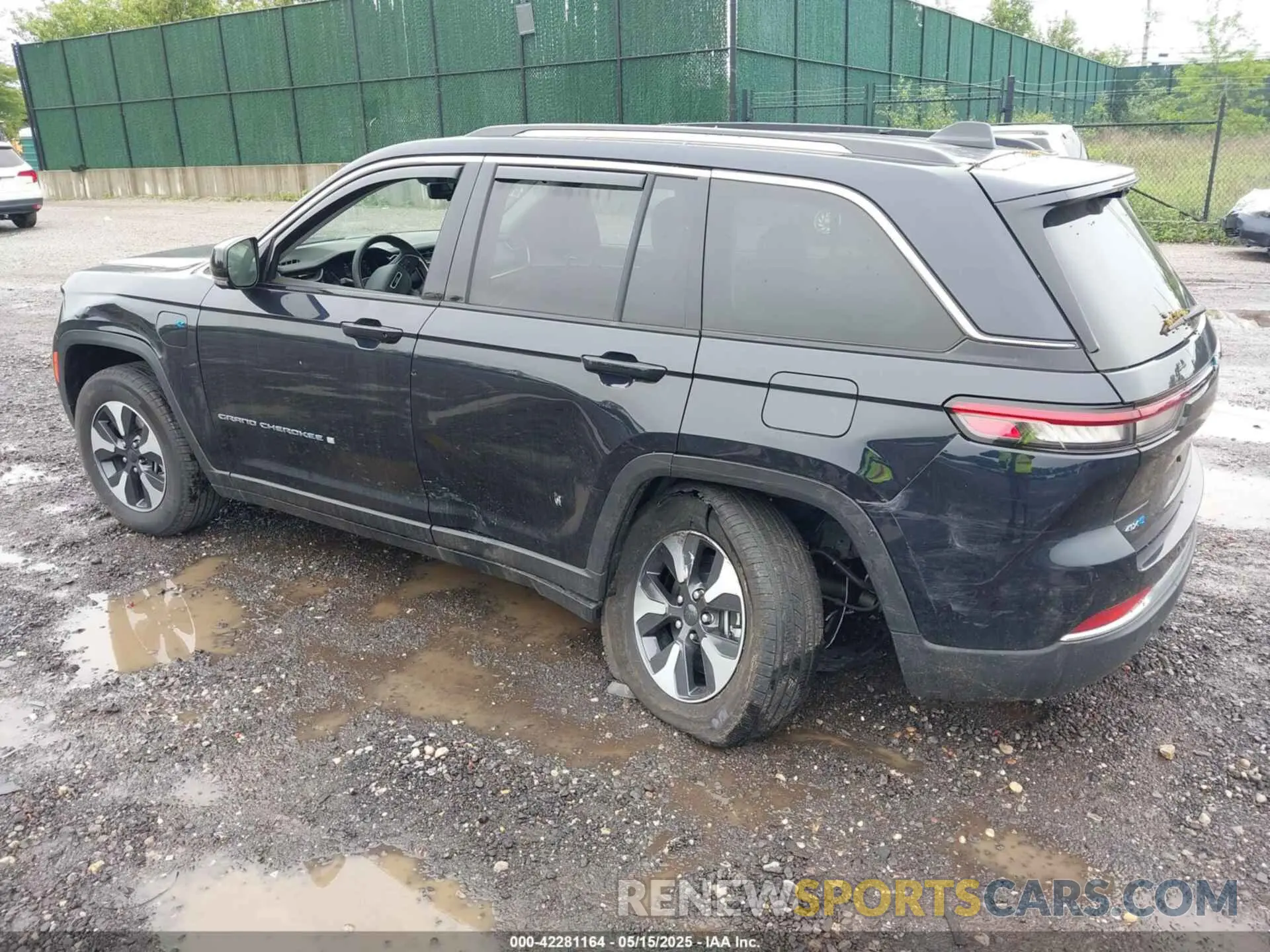 3 Фотография поврежденного автомобиля 1C4RJYB66PC664736 JEEP GRAND CHEROKEE 4XE 2023