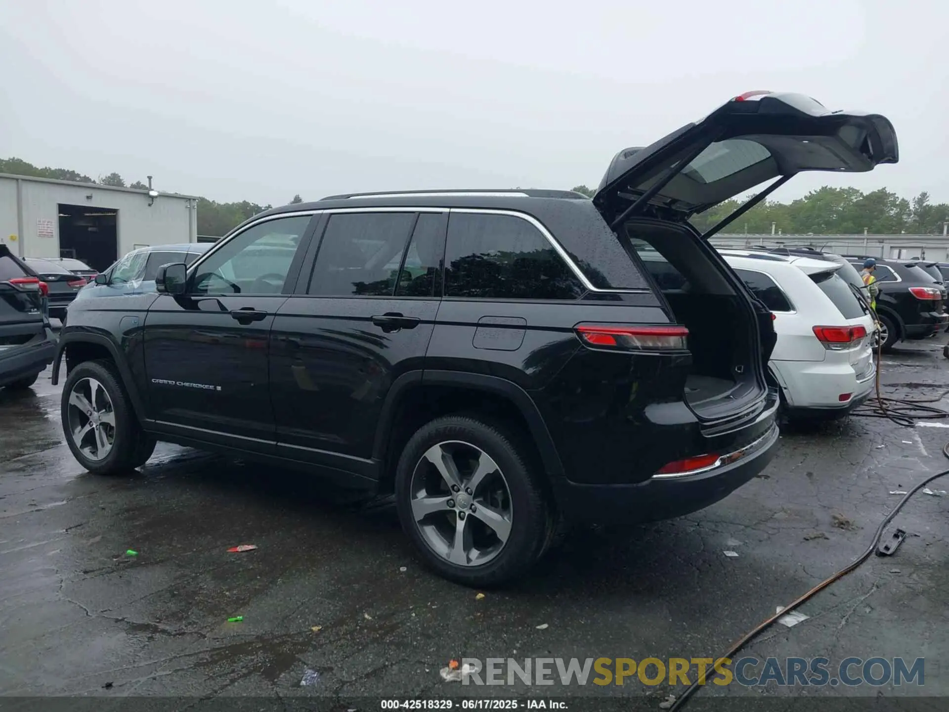 3 Photograph of a damaged car 1C4RJYB67P8788372 JEEP GRAND CHEROKEE 4XE 2023