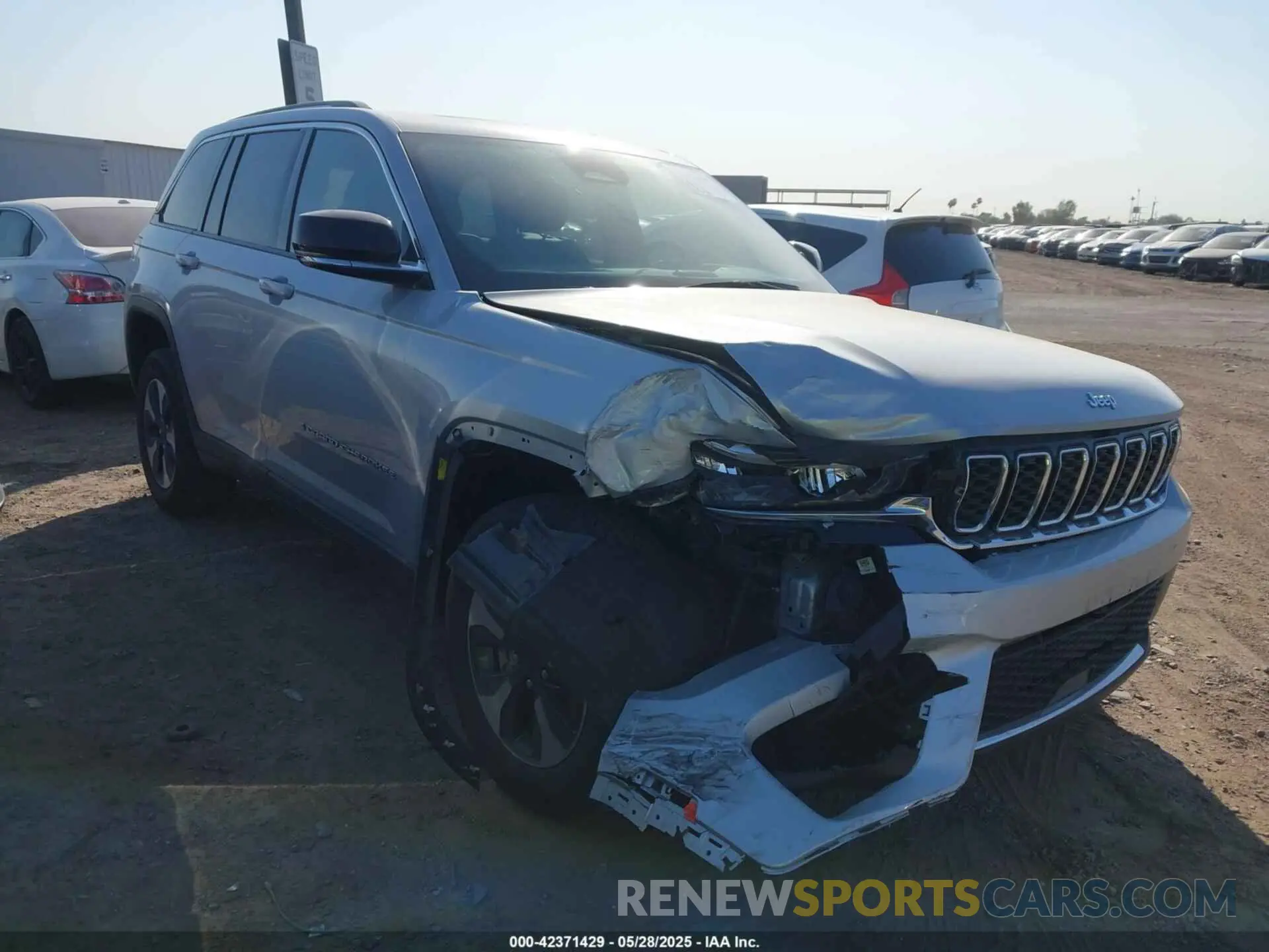 1 Фотография поврежденного автомобиля 1C4RJYB69PC624540 JEEP GRAND CHEROKEE 4XE 2023