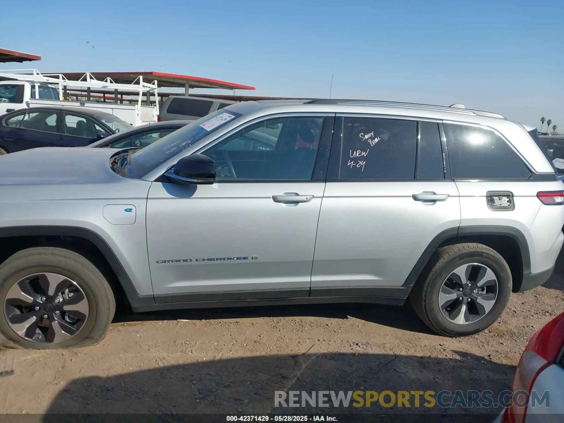 14 Фотография поврежденного автомобиля 1C4RJYB69PC624540 JEEP GRAND CHEROKEE 4XE 2023