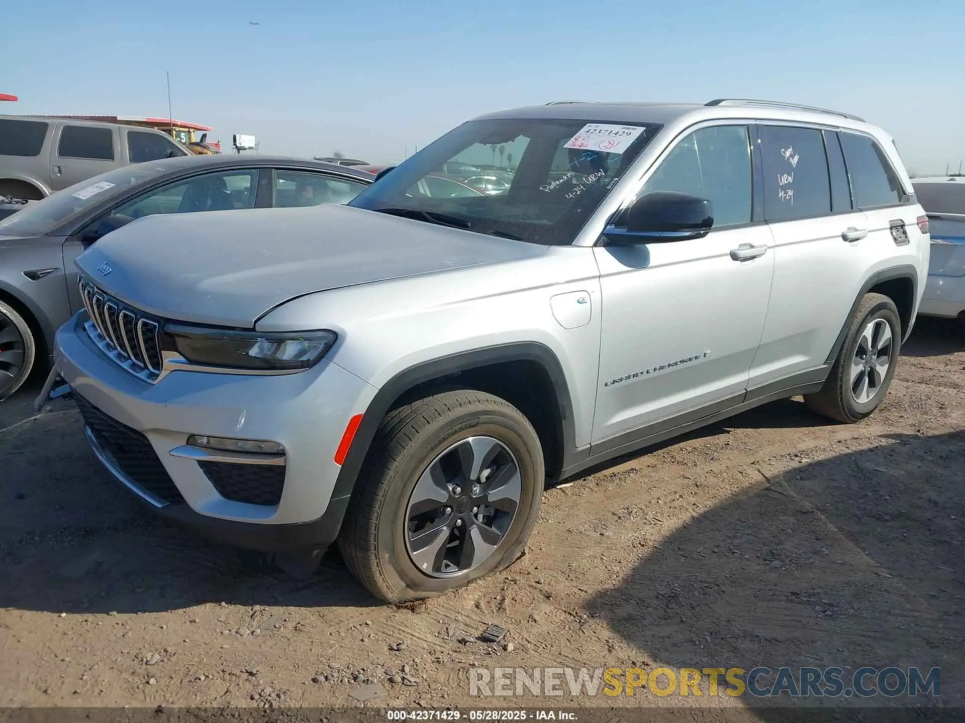 2 Фотография поврежденного автомобиля 1C4RJYB69PC624540 JEEP GRAND CHEROKEE 4XE 2023
