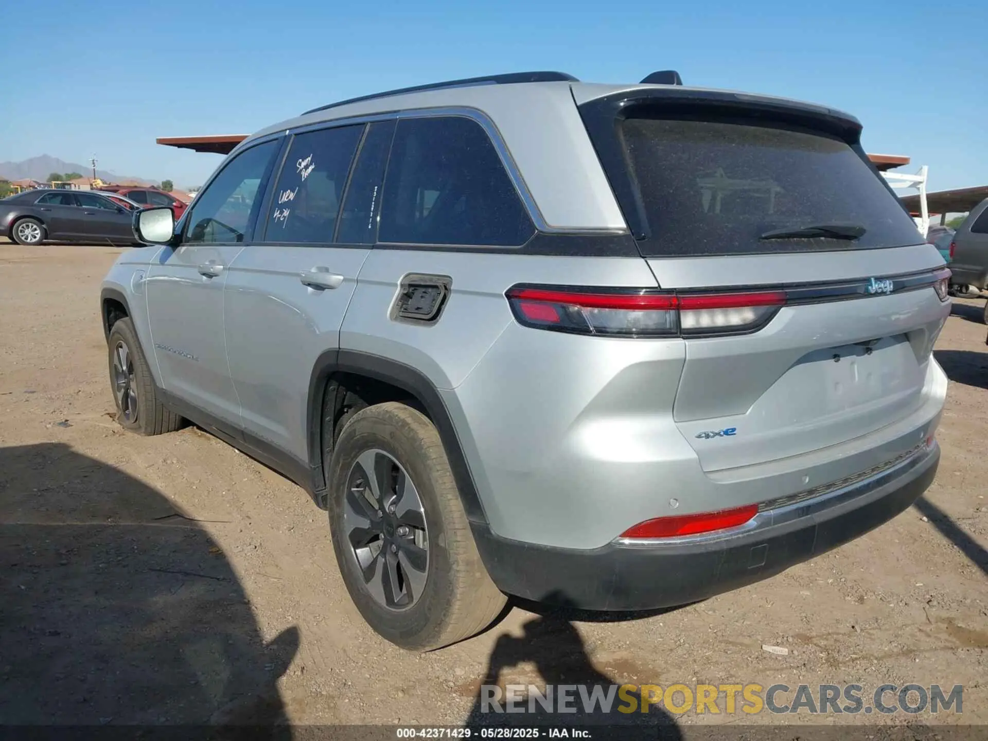 3 Фотография поврежденного автомобиля 1C4RJYB69PC624540 JEEP GRAND CHEROKEE 4XE 2023