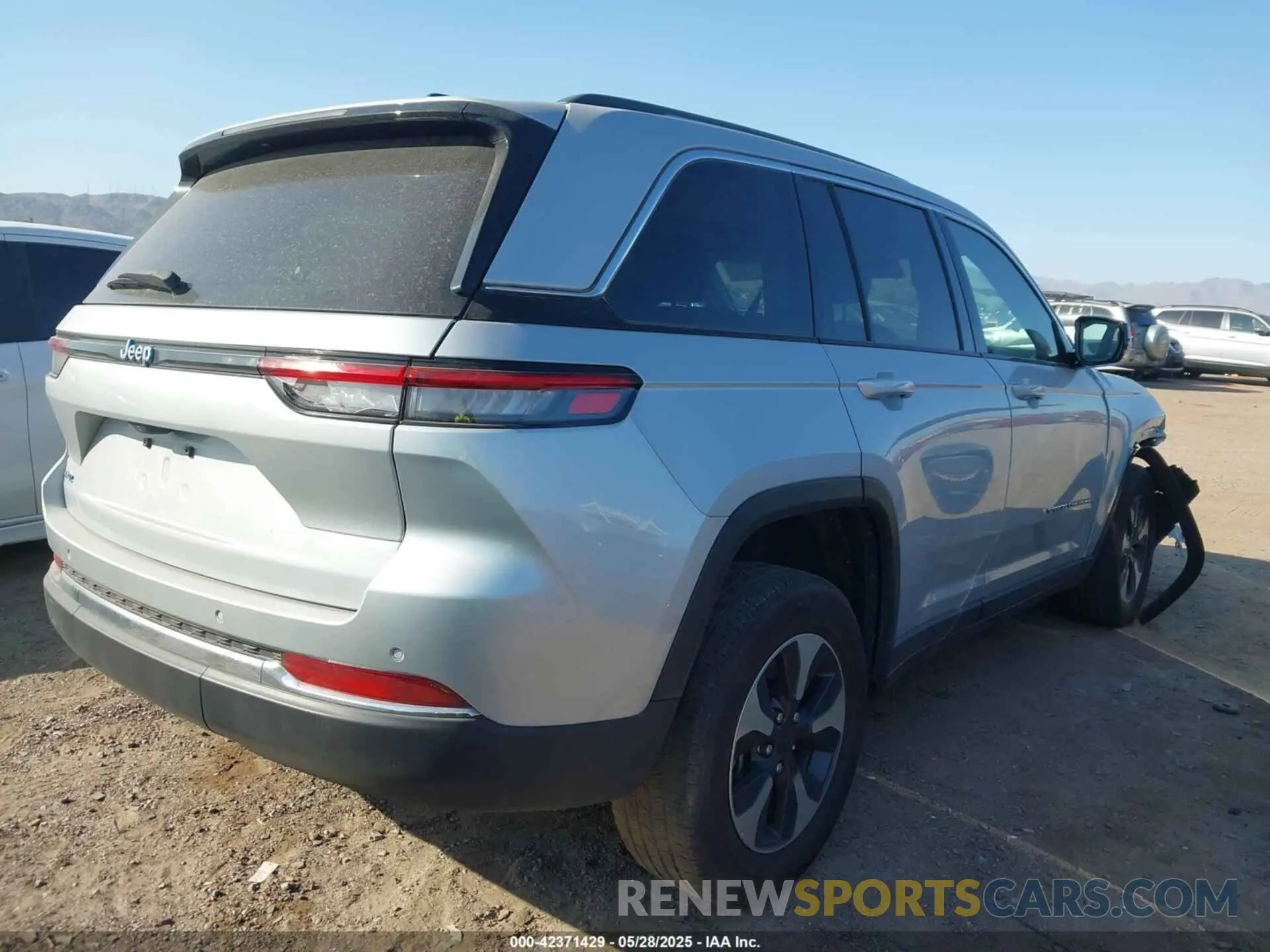 4 Фотография поврежденного автомобиля 1C4RJYB69PC624540 JEEP GRAND CHEROKEE 4XE 2023