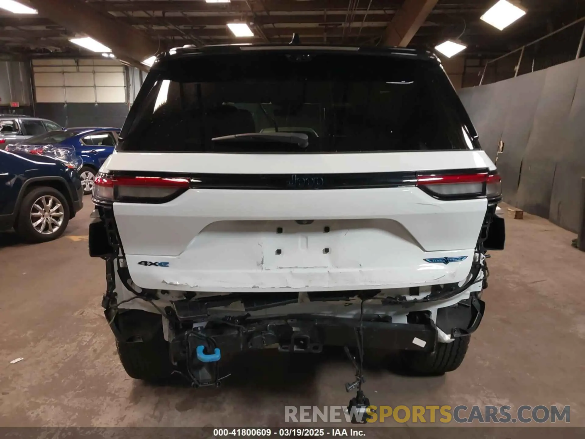 17 Photograph of a damaged car 1C4RJYC60P8891714 JEEP GRAND CHEROKEE 4XE 2023