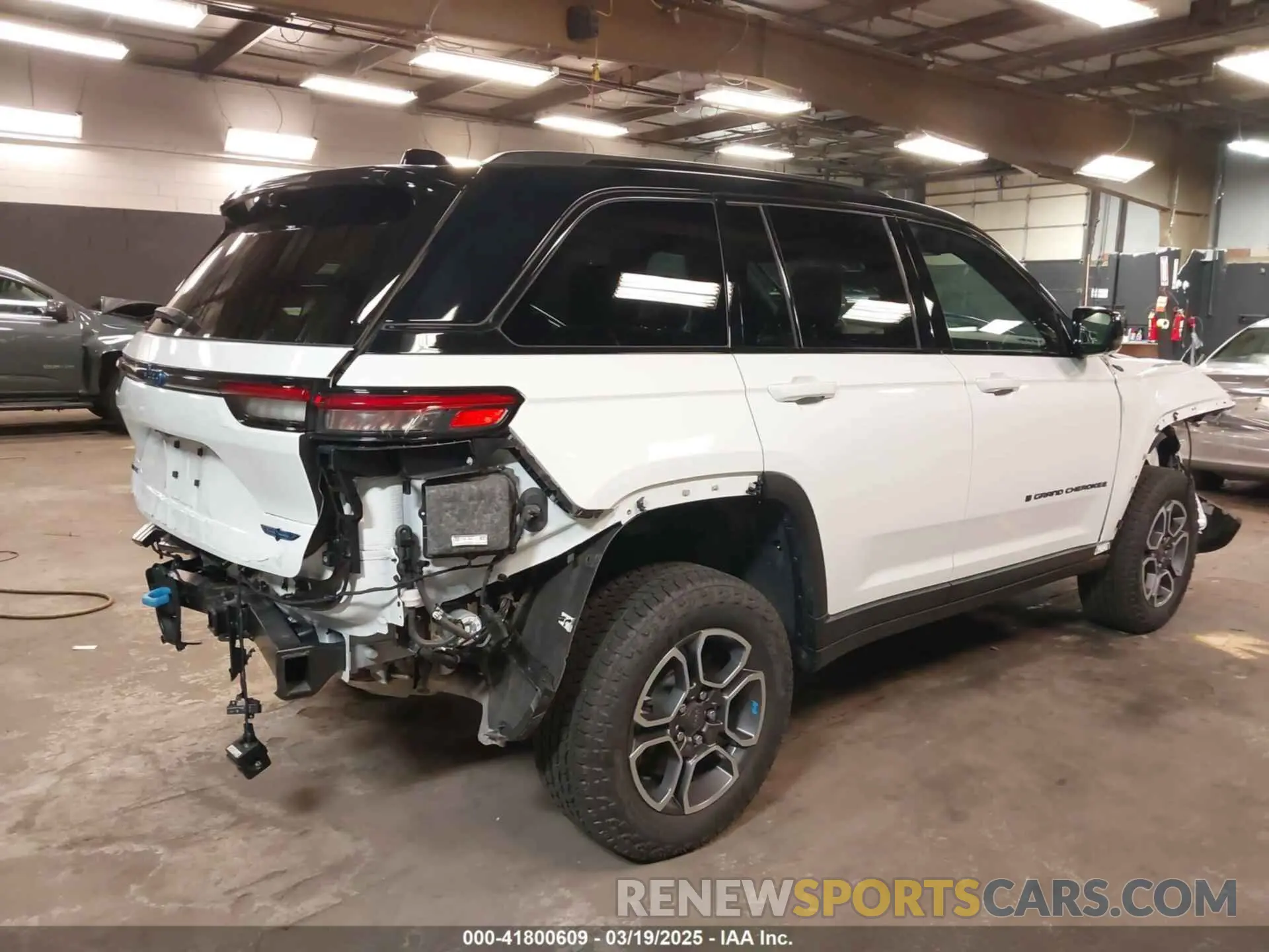 4 Photograph of a damaged car 1C4RJYC60P8891714 JEEP GRAND CHEROKEE 4XE 2023