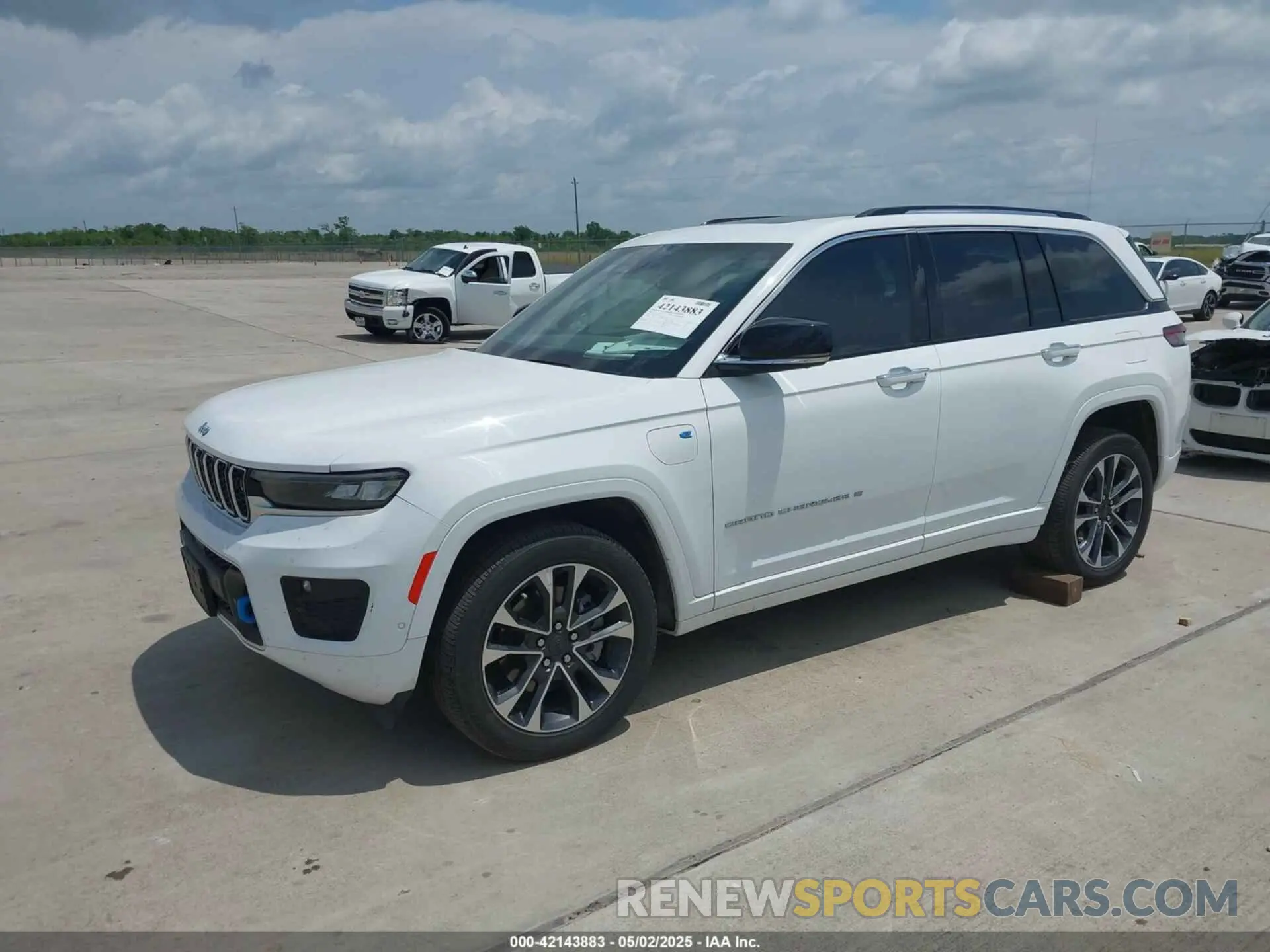 2 Photograph of a damaged car 1C4RJYD66P8794645 JEEP GRAND CHEROKEE 4XE 2023
