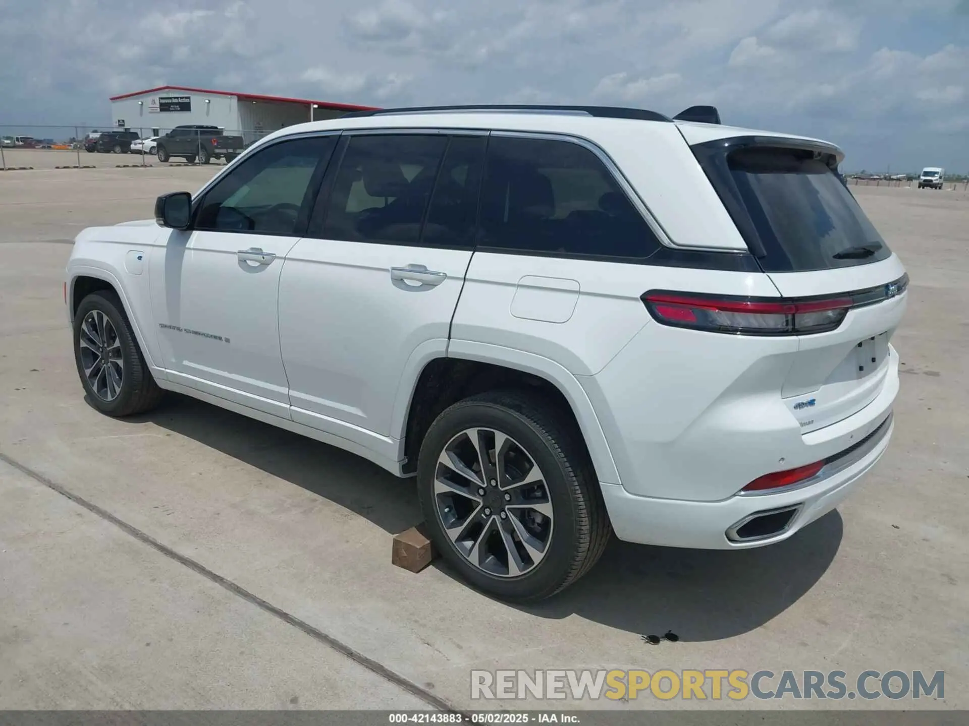 3 Photograph of a damaged car 1C4RJYD66P8794645 JEEP GRAND CHEROKEE 4XE 2023