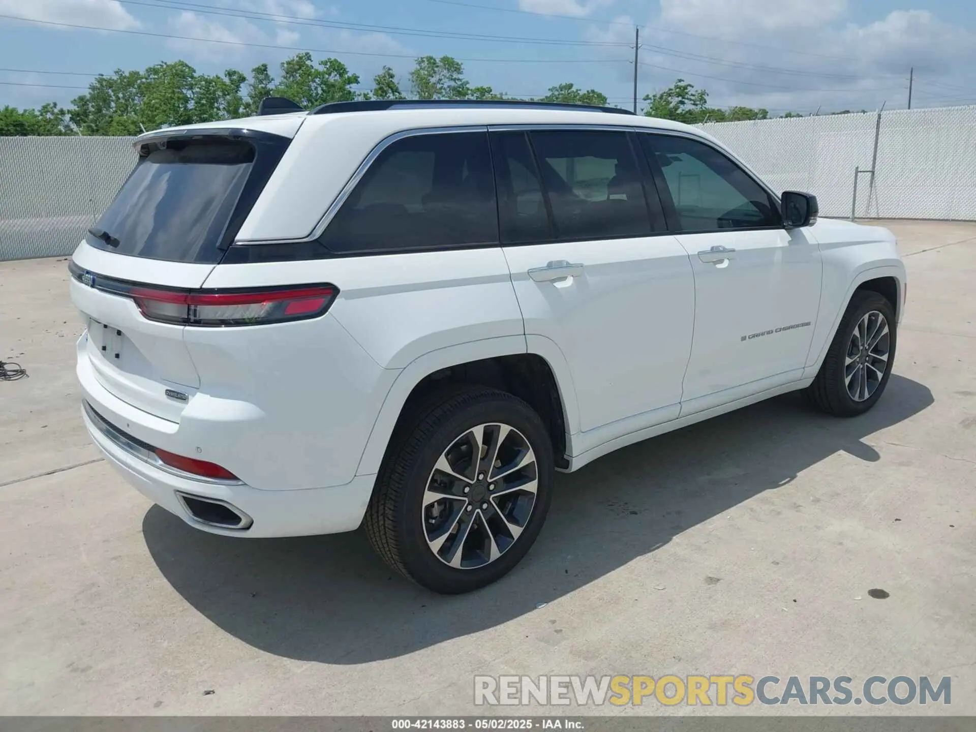 4 Photograph of a damaged car 1C4RJYD66P8794645 JEEP GRAND CHEROKEE 4XE 2023