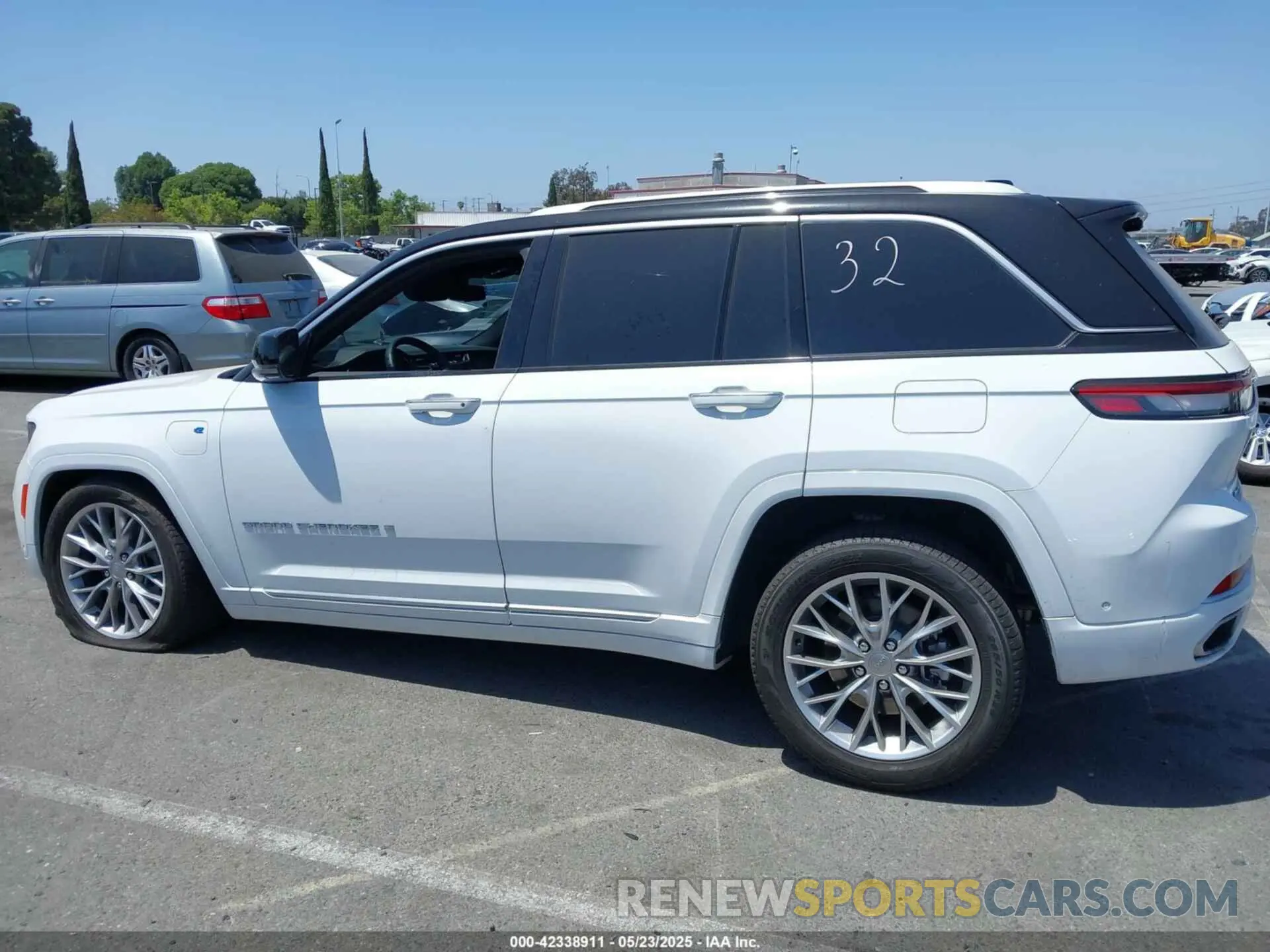 14 Фотография поврежденного автомобиля 1C4RJYE68P8787968 JEEP GRAND CHEROKEE 4XE 2023