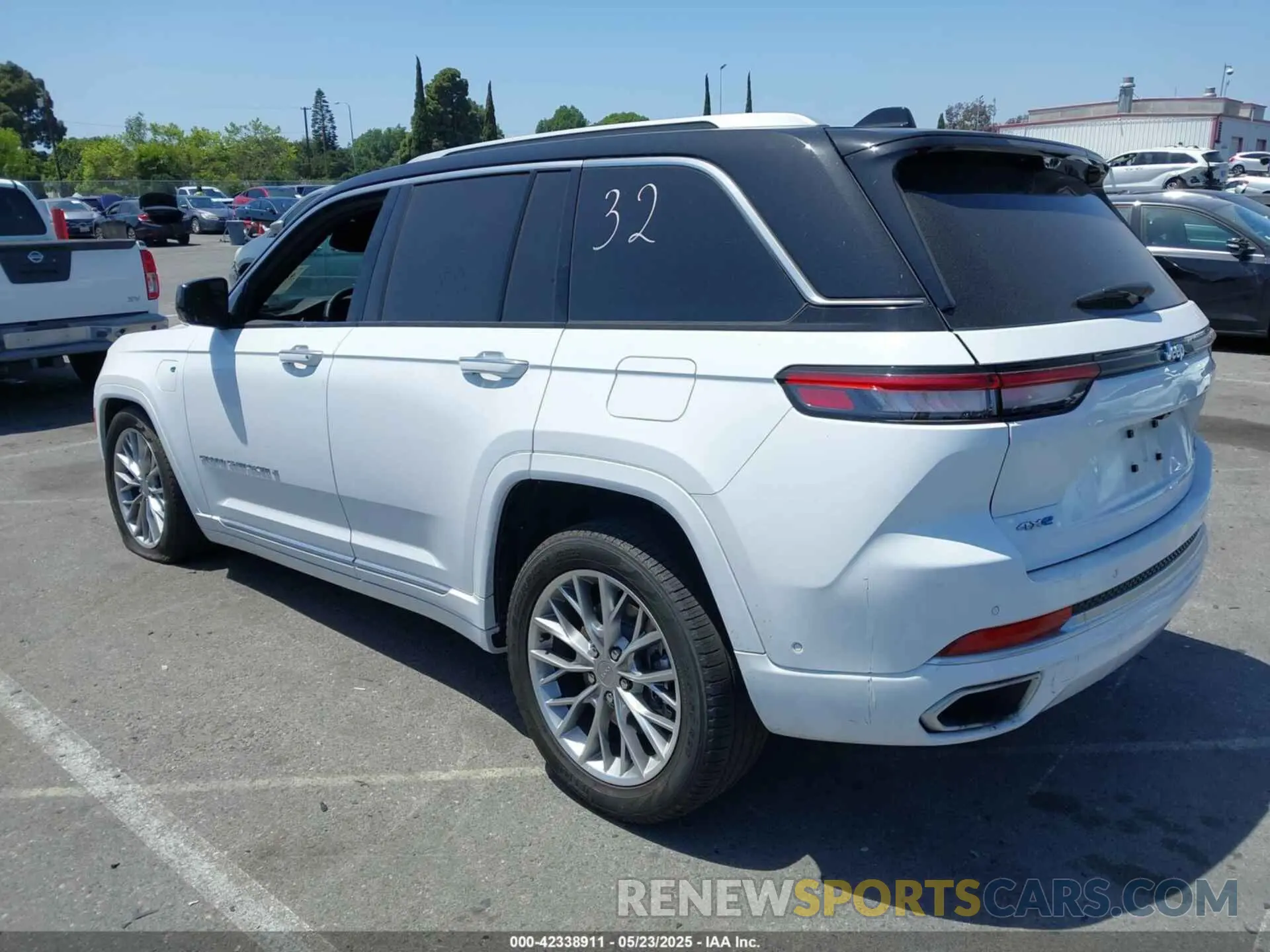 3 Фотография поврежденного автомобиля 1C4RJYE68P8787968 JEEP GRAND CHEROKEE 4XE 2023