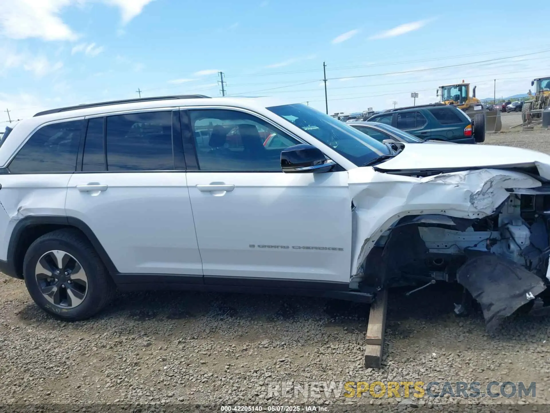14 Photograph of a damaged car 1C4RJYB60RC120378 JEEP GRAND CHEROKEE 4XE 2024