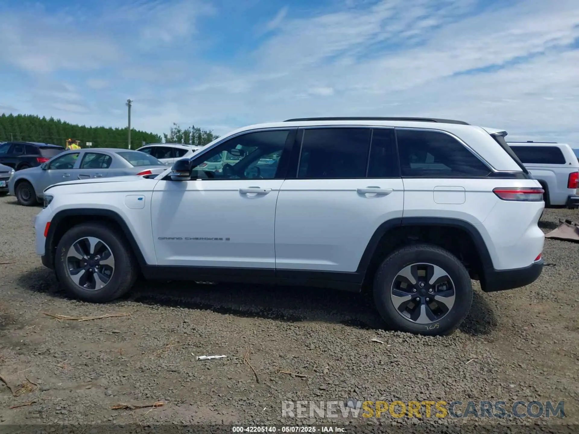 15 Photograph of a damaged car 1C4RJYB60RC120378 JEEP GRAND CHEROKEE 4XE 2024