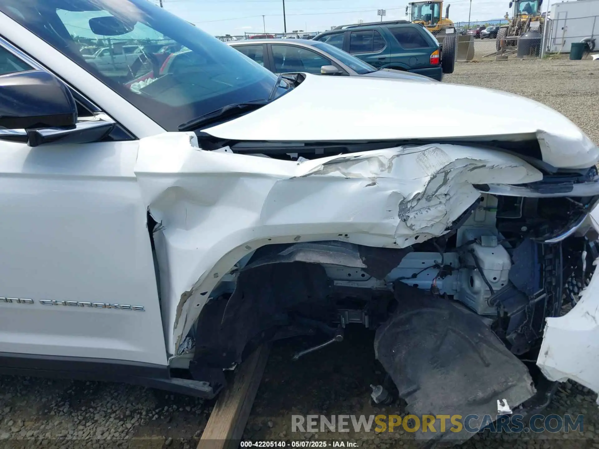 18 Photograph of a damaged car 1C4RJYB60RC120378 JEEP GRAND CHEROKEE 4XE 2024
