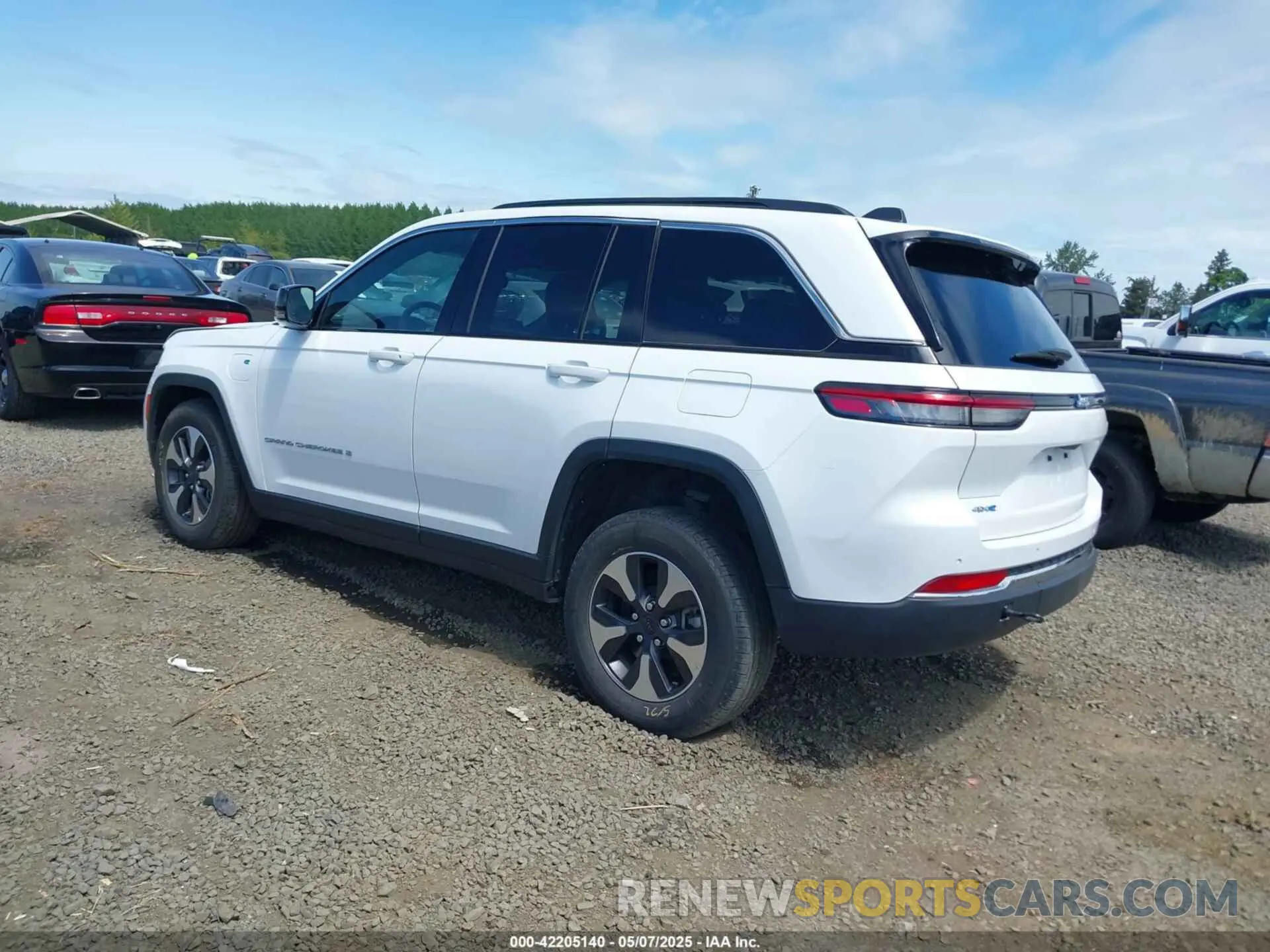 3 Photograph of a damaged car 1C4RJYB60RC120378 JEEP GRAND CHEROKEE 4XE 2024