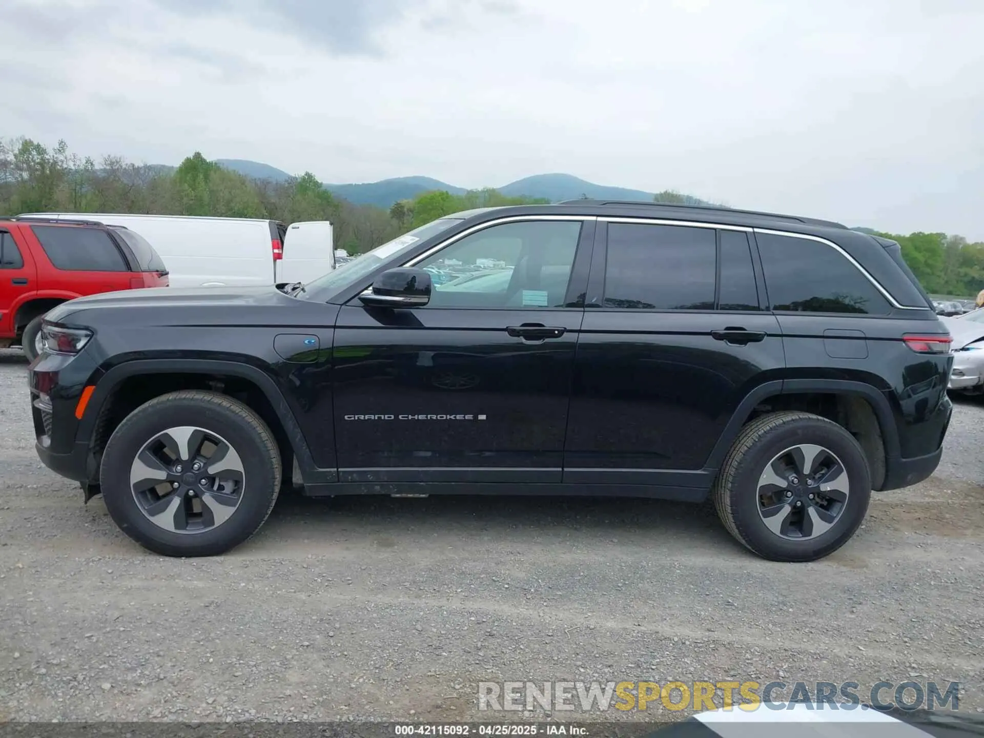 14 Photograph of a damaged car 1C4RJYB61R8521215 JEEP GRAND CHEROKEE 4XE 2024