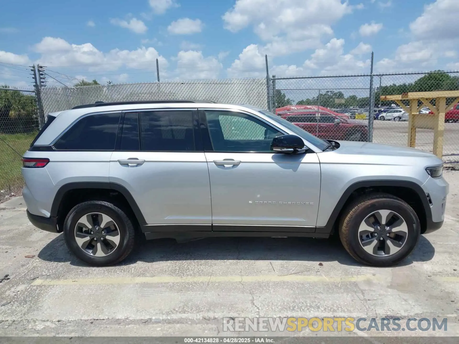 13 Photograph of a damaged car 1C4RJYB63RC171521 JEEP GRAND CHEROKEE 4XE 2024