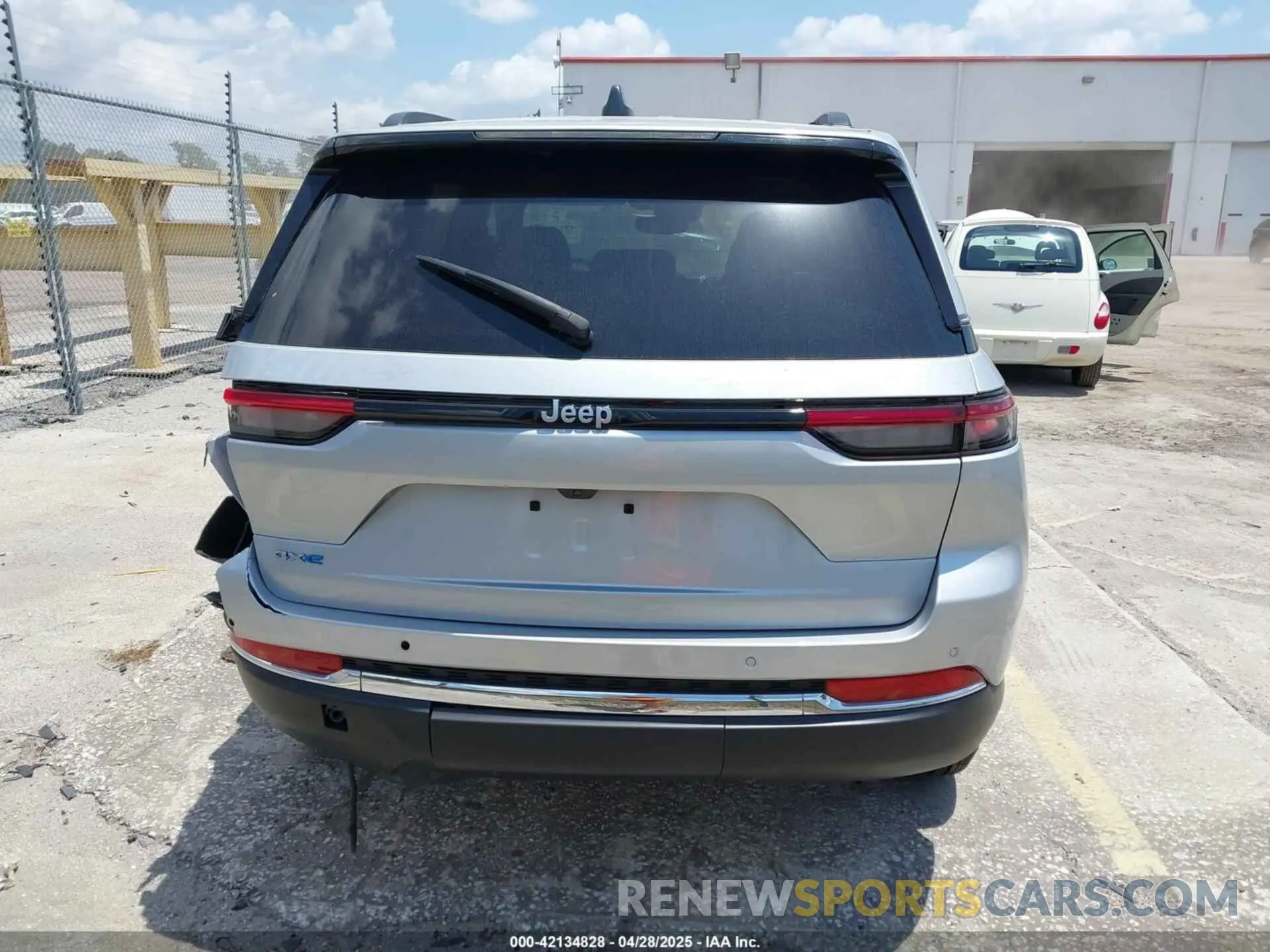 16 Photograph of a damaged car 1C4RJYB63RC171521 JEEP GRAND CHEROKEE 4XE 2024