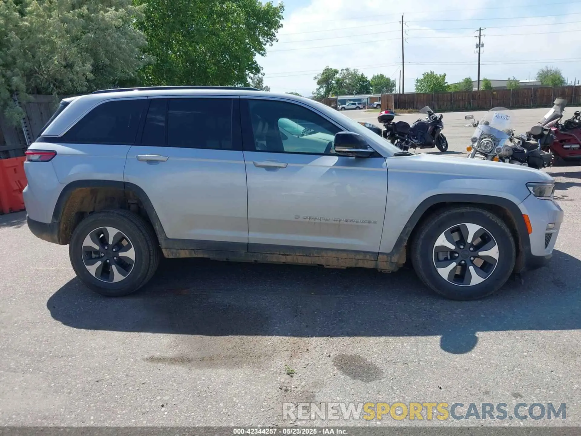 14 Фотография поврежденного автомобиля 1C4RJYB65RC117685 JEEP GRAND CHEROKEE 4XE 2024