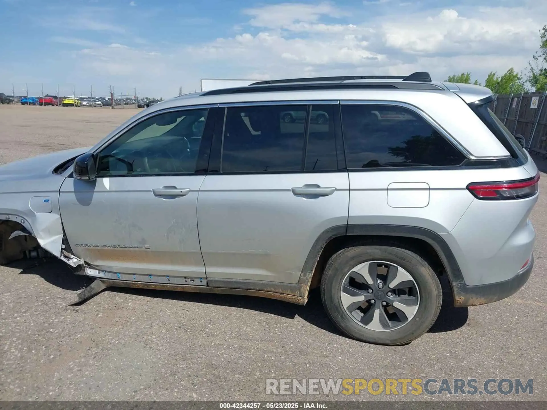 15 Фотография поврежденного автомобиля 1C4RJYB65RC117685 JEEP GRAND CHEROKEE 4XE 2024