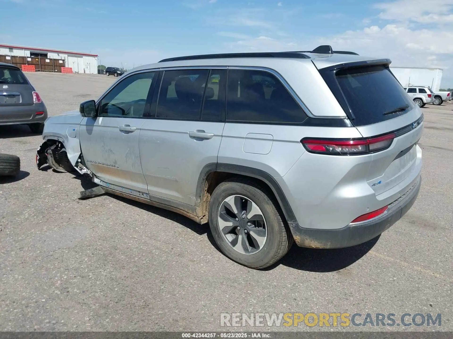 3 Фотография поврежденного автомобиля 1C4RJYB65RC117685 JEEP GRAND CHEROKEE 4XE 2024