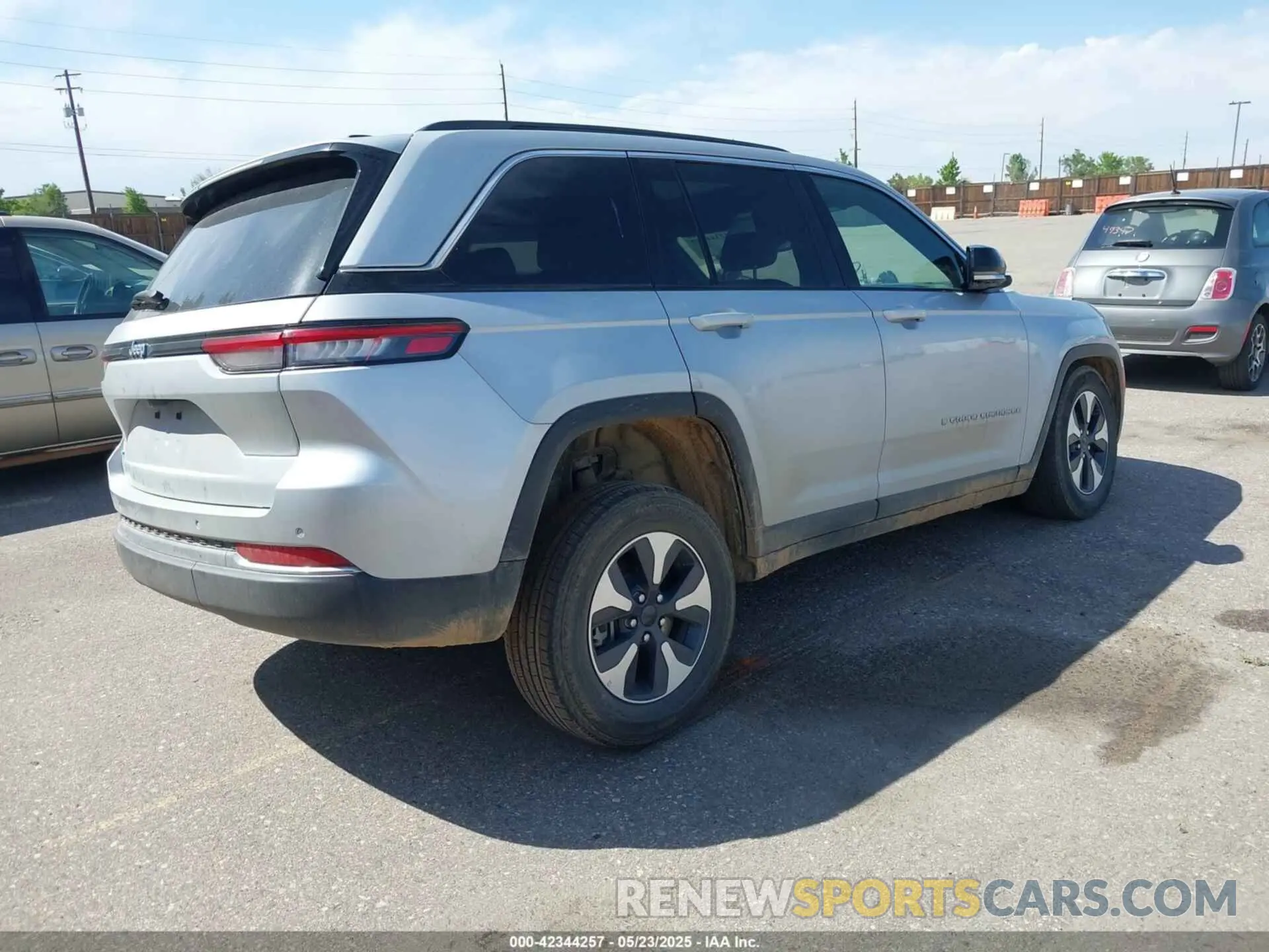 4 Фотография поврежденного автомобиля 1C4RJYB65RC117685 JEEP GRAND CHEROKEE 4XE 2024