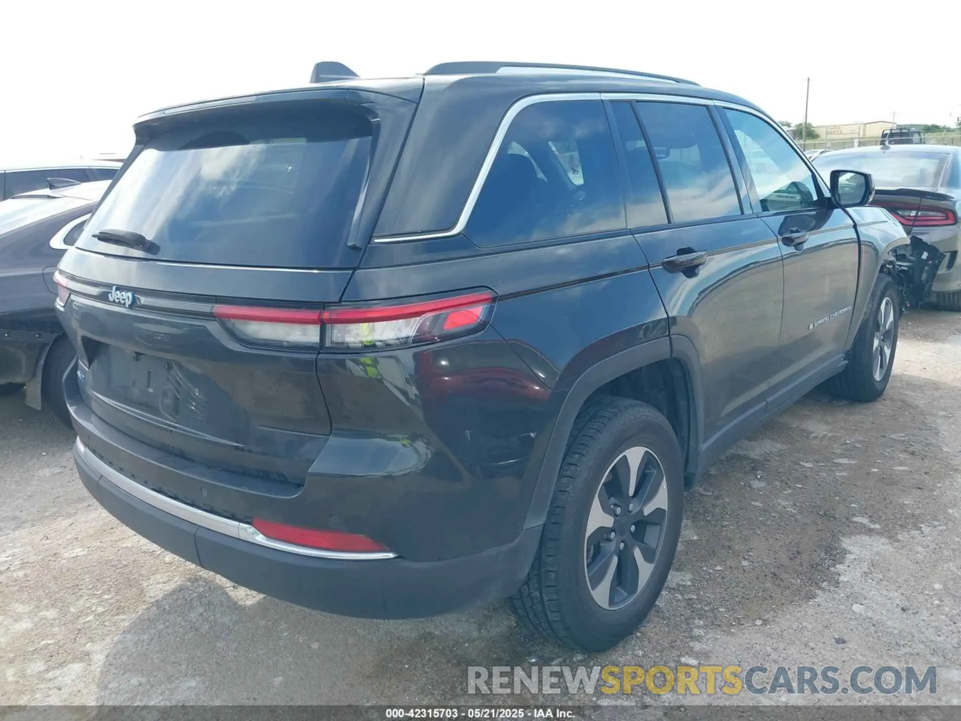 4 Фотография поврежденного автомобиля 1C4RJYB66RC709970 JEEP GRAND CHEROKEE 4XE 2024
