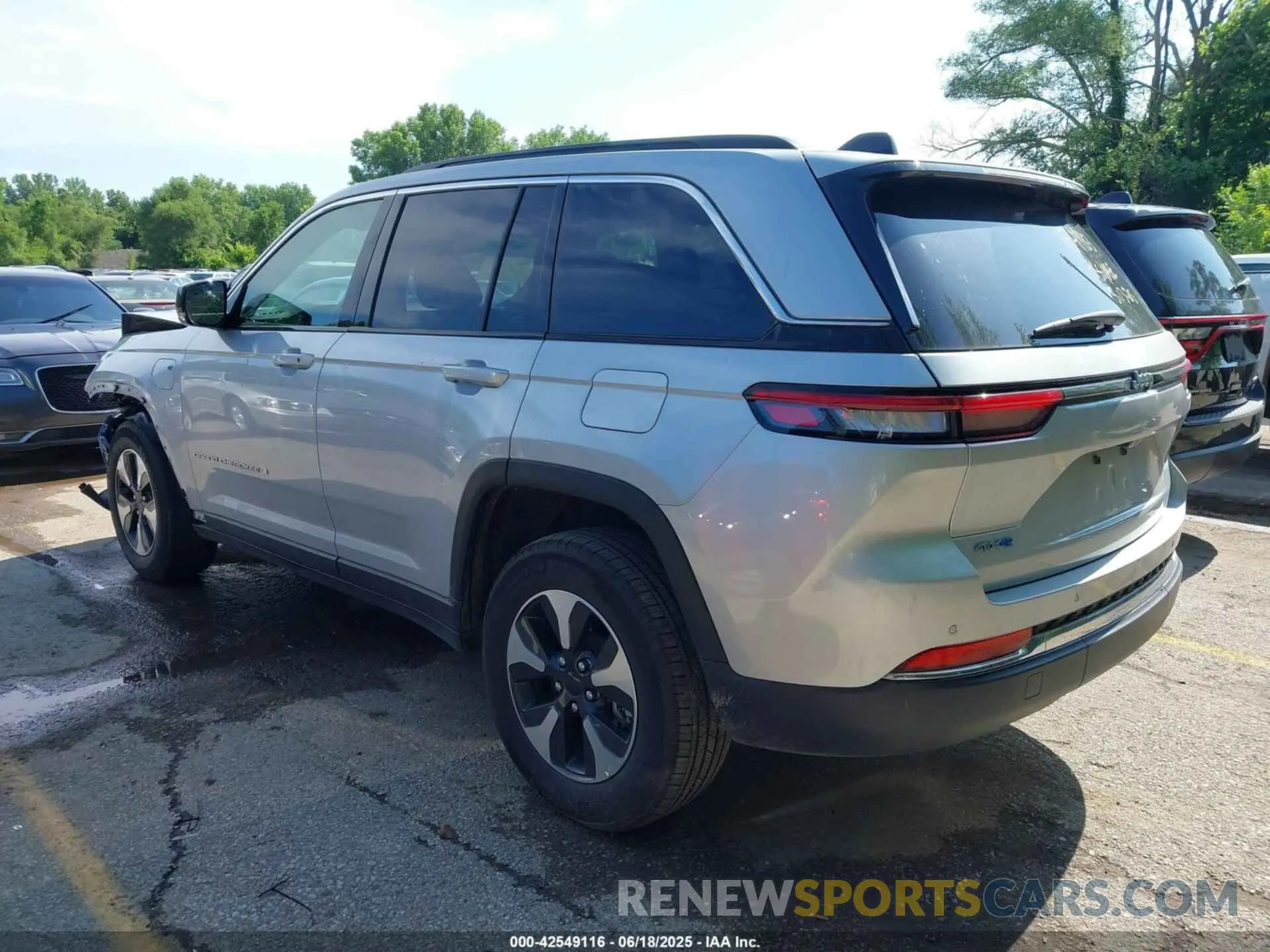 3 Photograph of a damaged car 1C4RJYB67R8516567 JEEP GRAND CHEROKEE 4XE 2024
