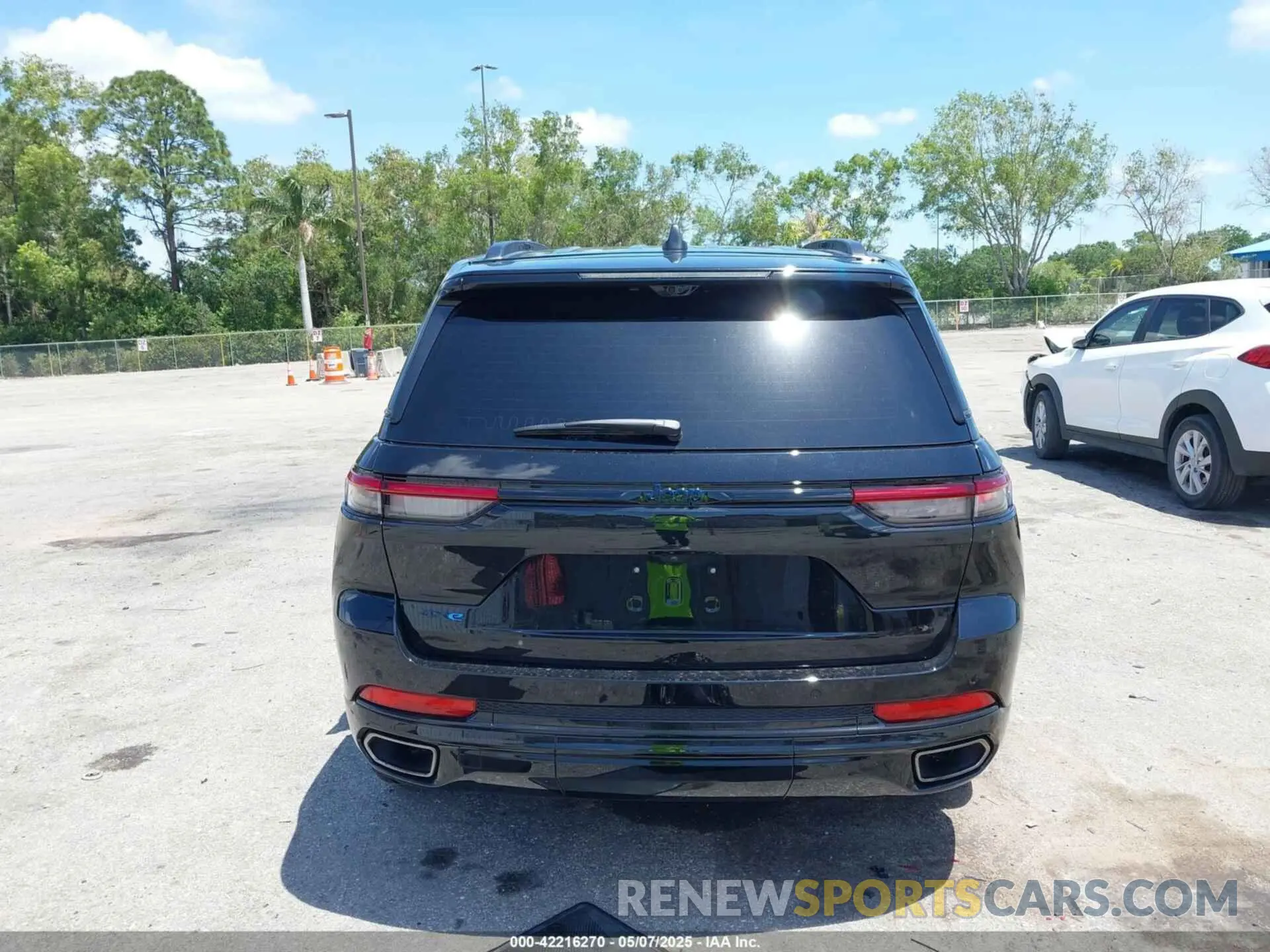 16 Photograph of a damaged car 1C4RJYB67R8611713 JEEP GRAND CHEROKEE 4XE 2024