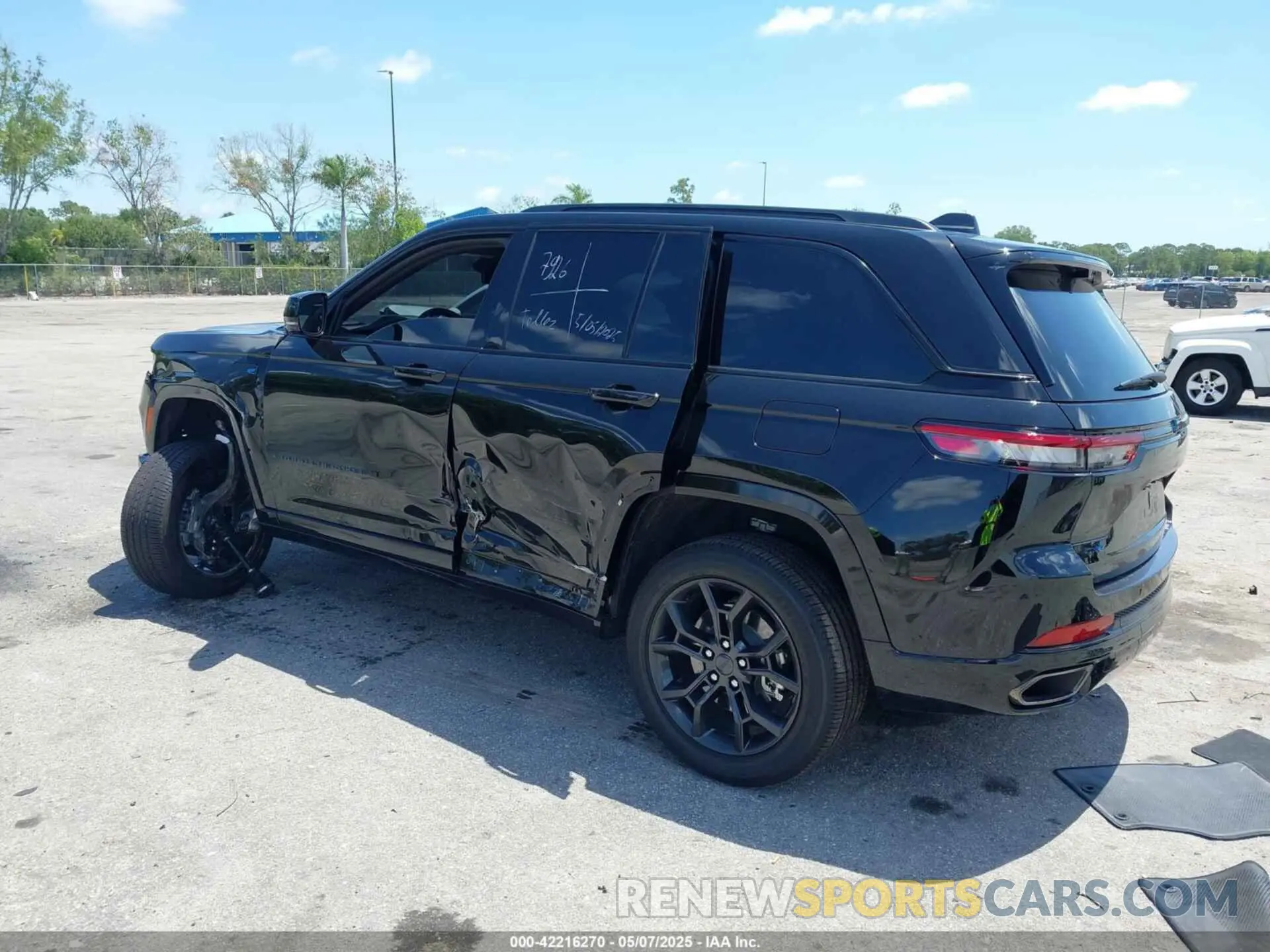 3 Photograph of a damaged car 1C4RJYB67R8611713 JEEP GRAND CHEROKEE 4XE 2024
