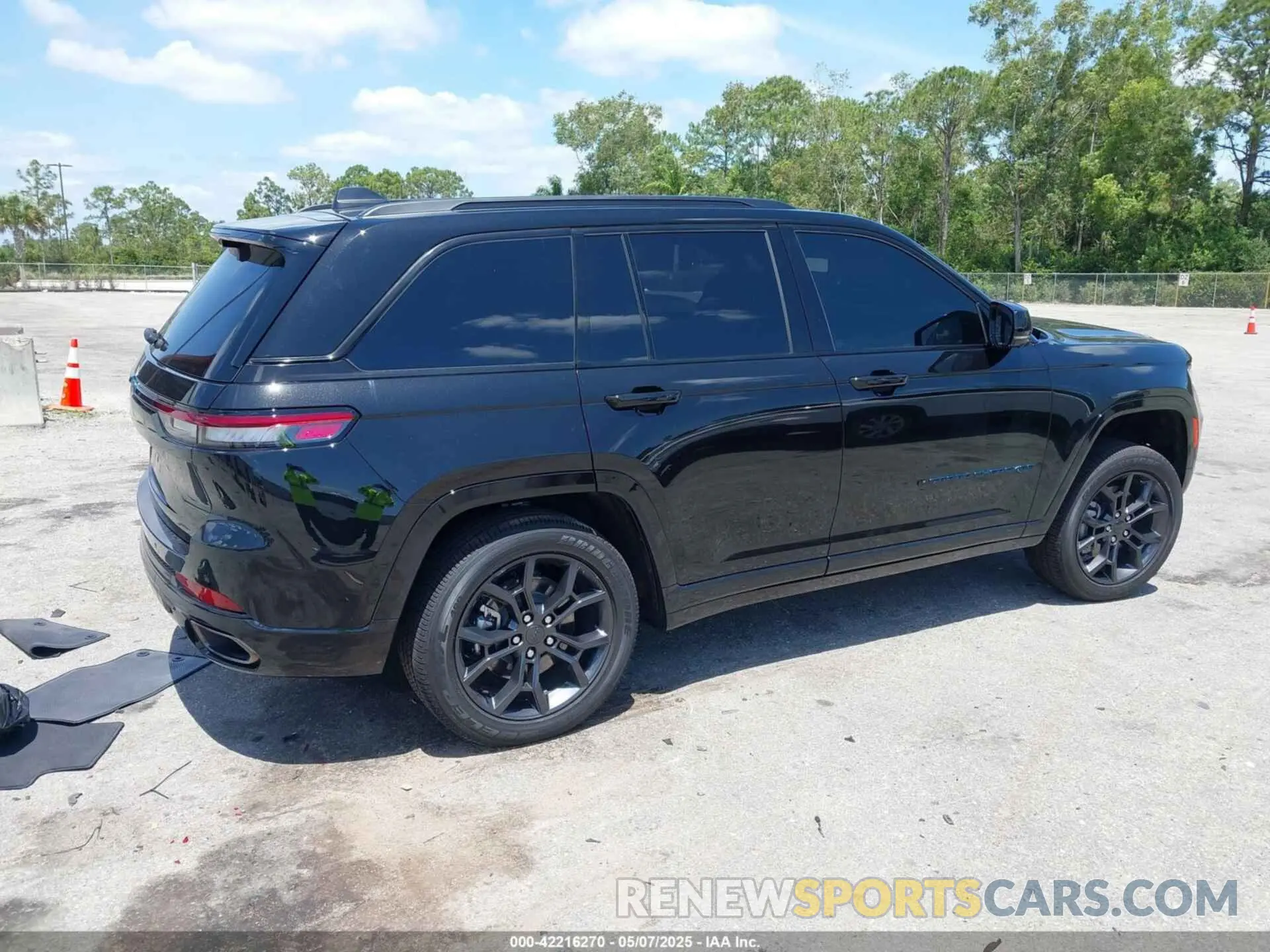 4 Photograph of a damaged car 1C4RJYB67R8611713 JEEP GRAND CHEROKEE 4XE 2024