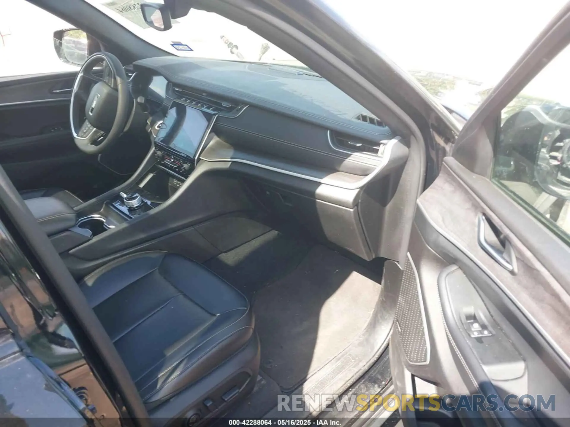 5 Photograph of a damaged car 1C4RJYB67RC116411 JEEP GRAND CHEROKEE 4XE 2024