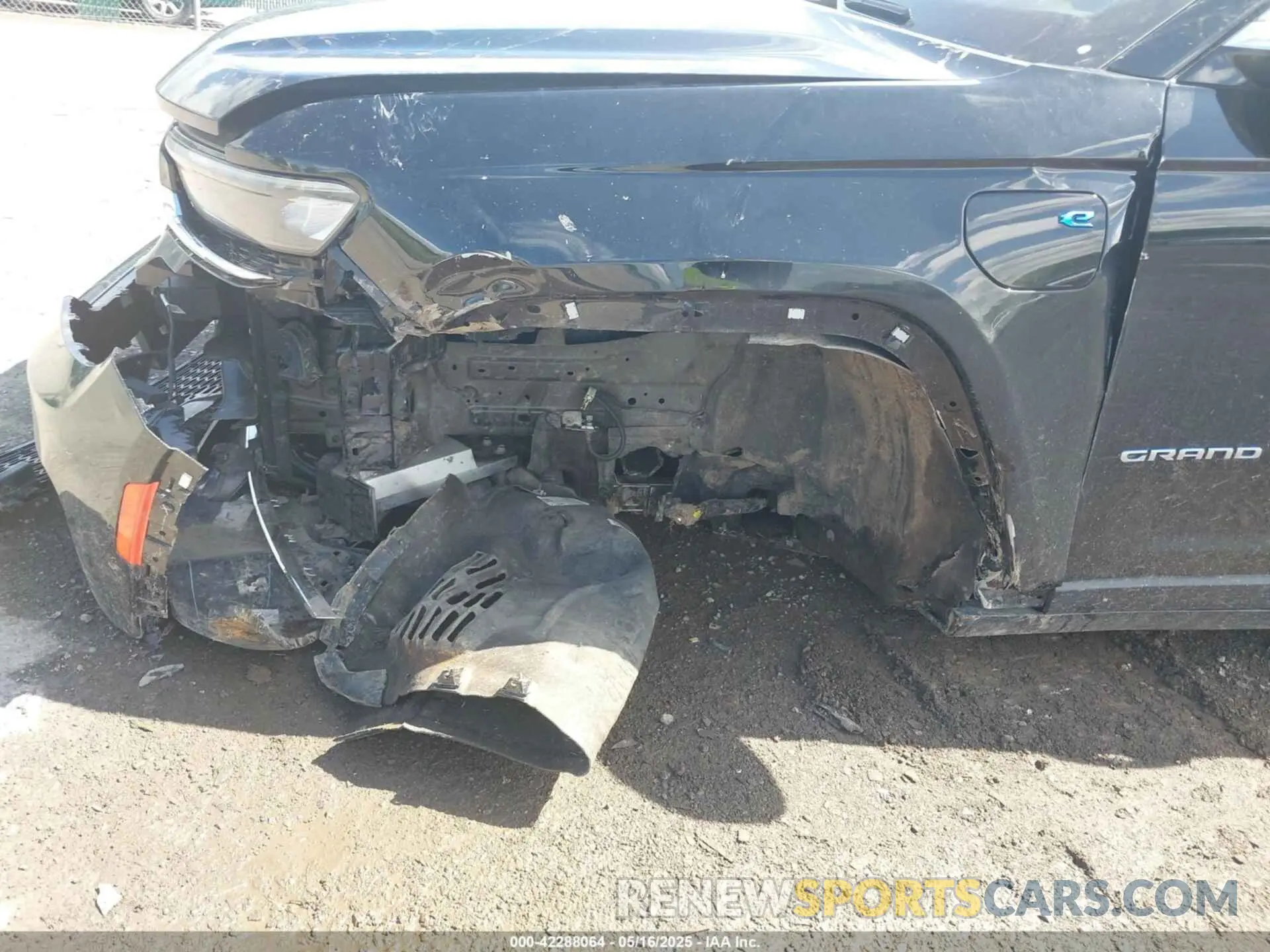 6 Photograph of a damaged car 1C4RJYB67RC116411 JEEP GRAND CHEROKEE 4XE 2024
