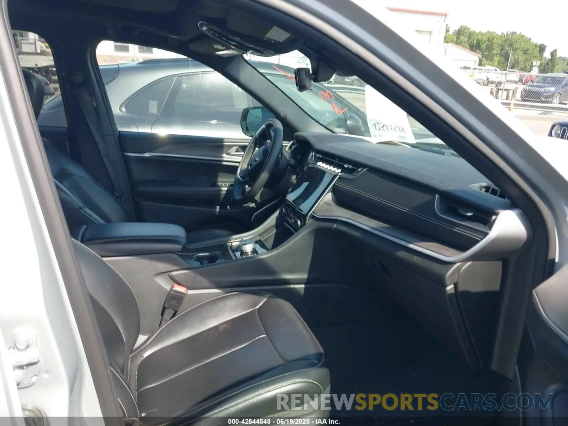 5 Photograph of a damaged car 1C4RJYB6XRC171449 JEEP GRAND CHEROKEE 4XE 2024