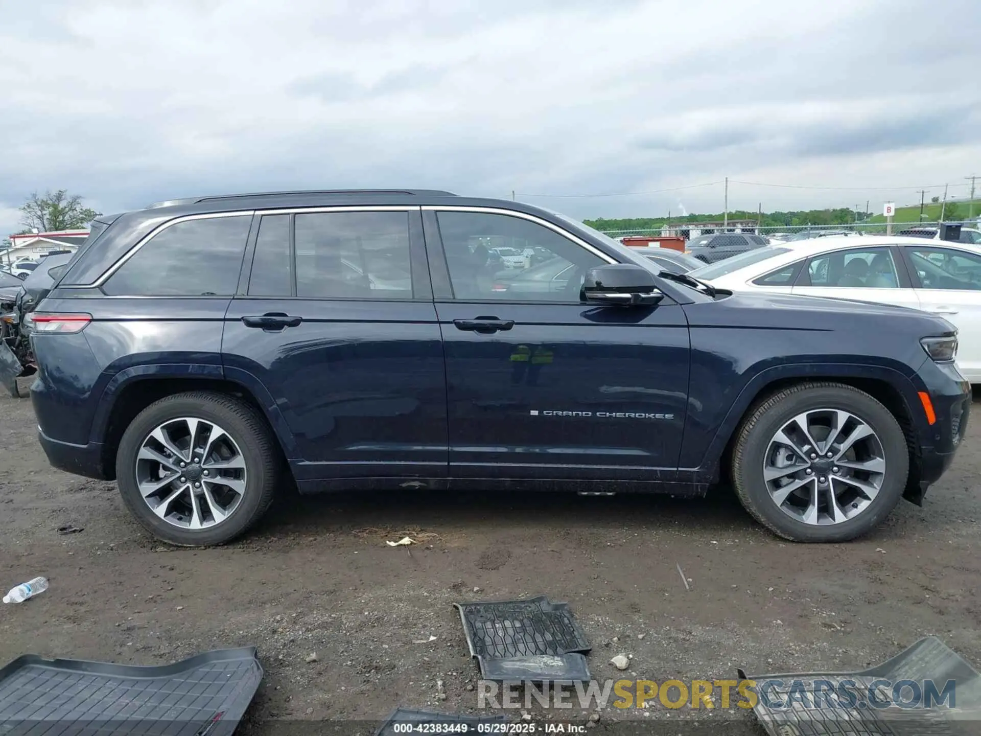 13 Photograph of a damaged car 1C4RJYD66RC134055 JEEP GRAND CHEROKEE 4XE 2024