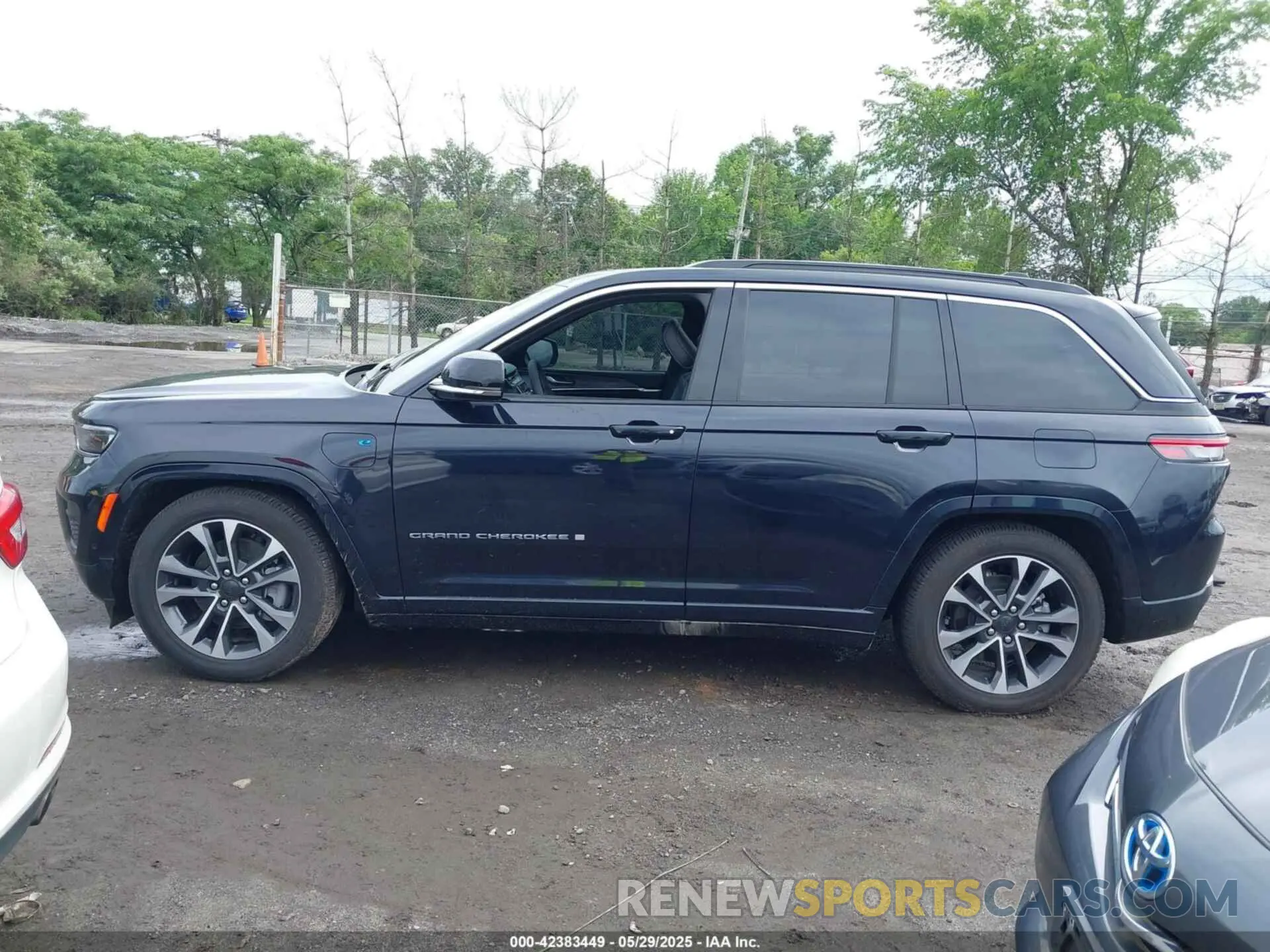 14 Photograph of a damaged car 1C4RJYD66RC134055 JEEP GRAND CHEROKEE 4XE 2024