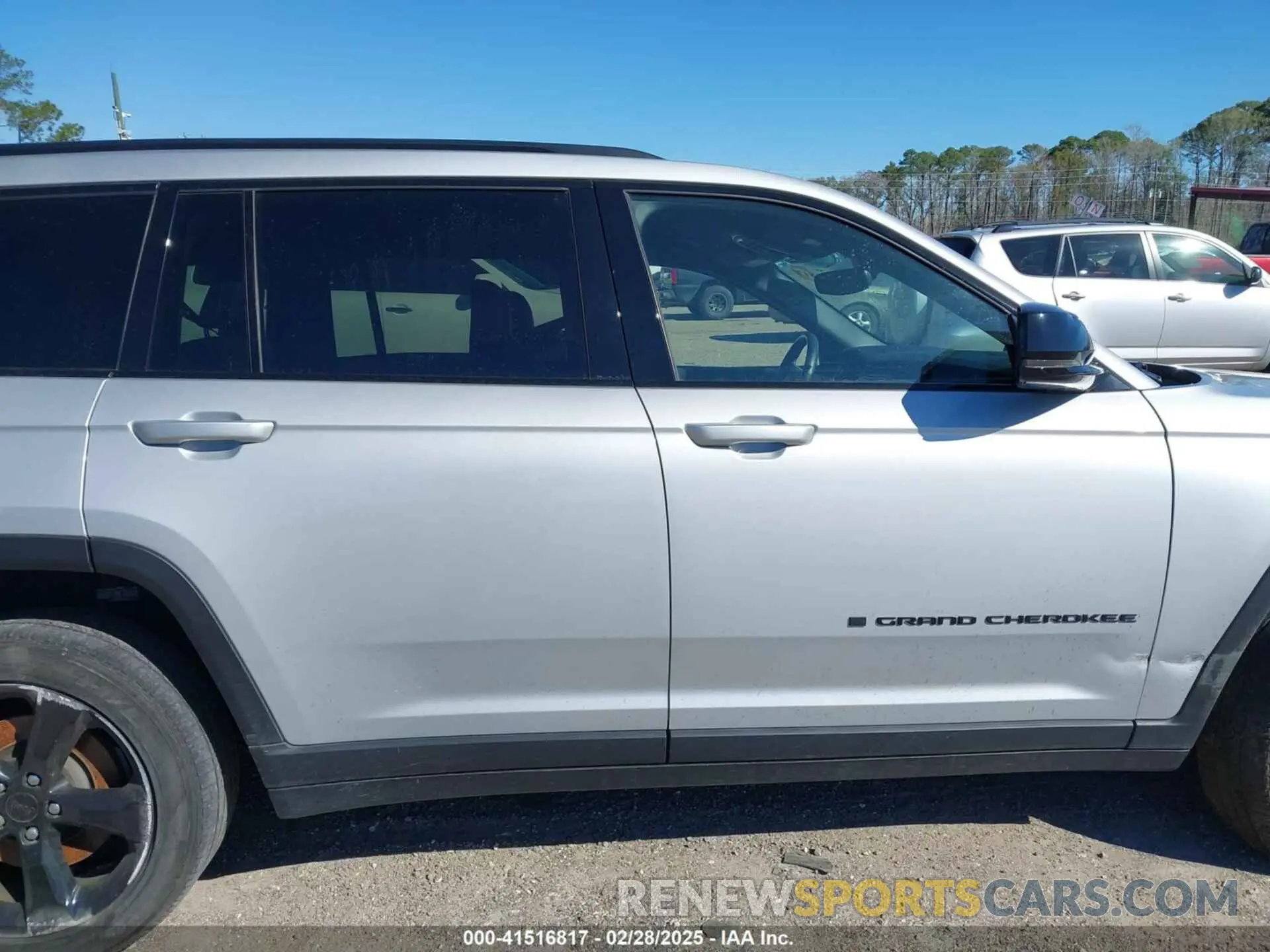 13 Photograph of a damaged car 1C4RJJAG4M8154384 JEEP GRAND CHEROKEE L 2021