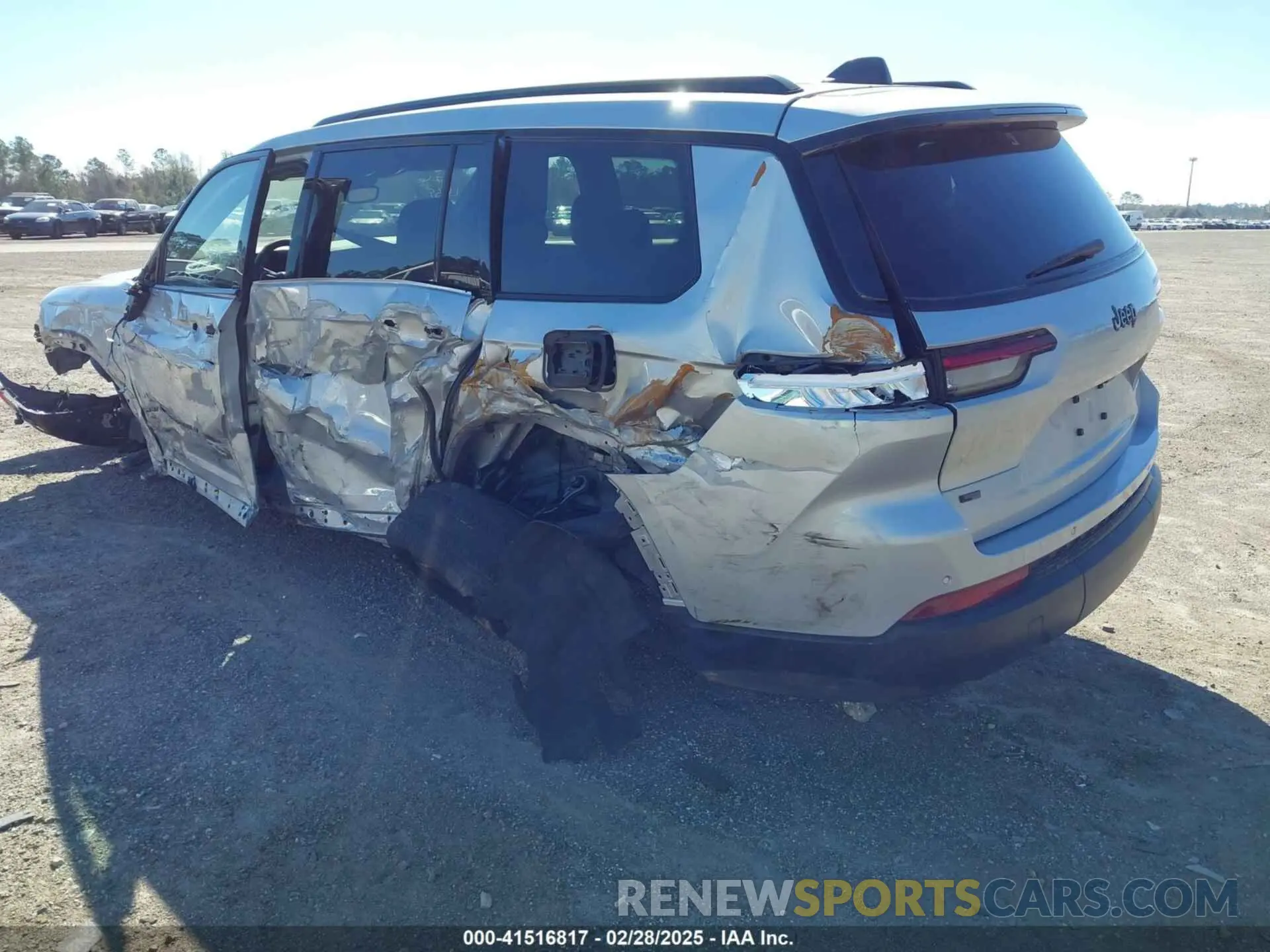 3 Photograph of a damaged car 1C4RJJAG4M8154384 JEEP GRAND CHEROKEE L 2021