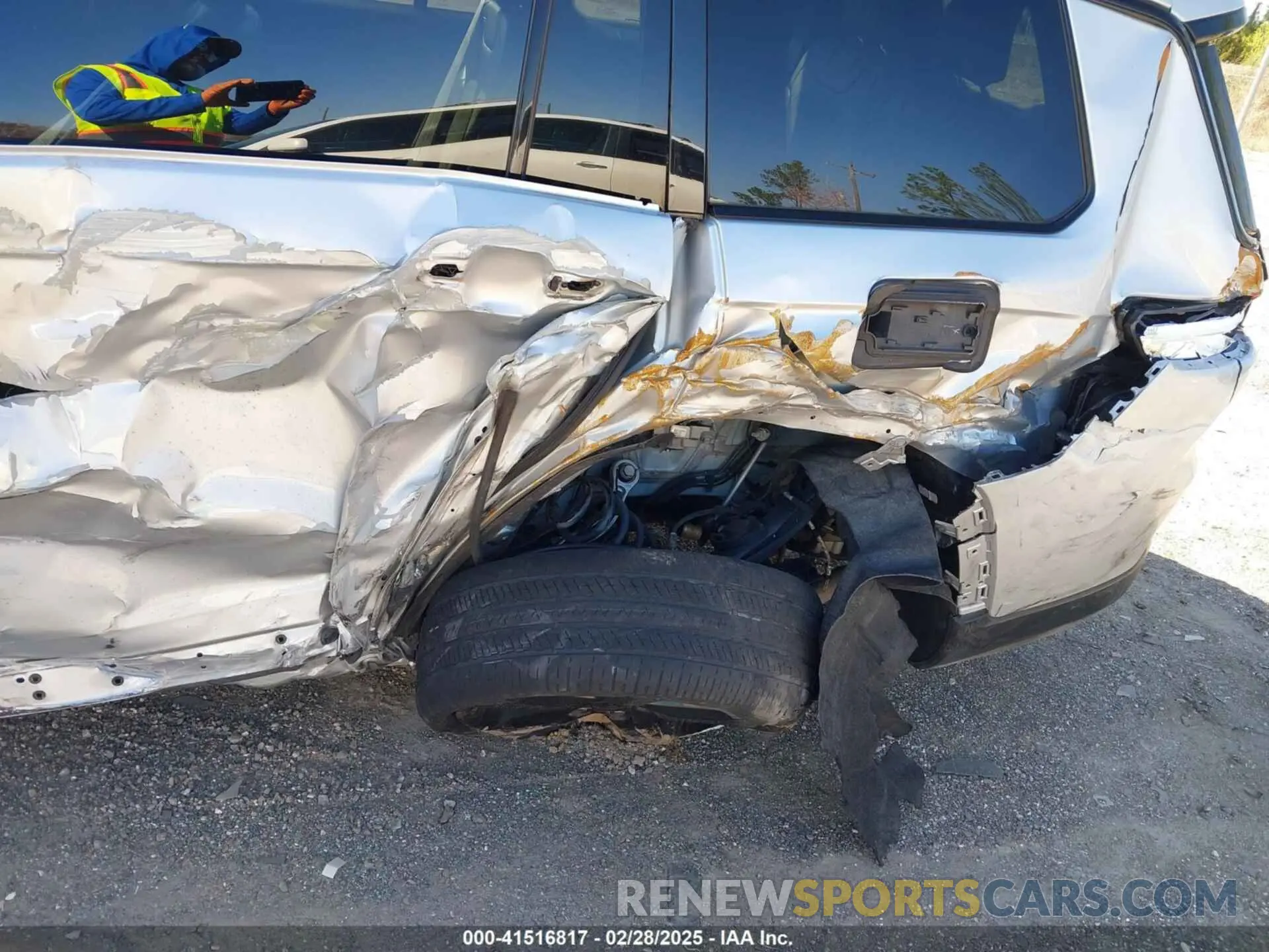6 Photograph of a damaged car 1C4RJJAG4M8154384 JEEP GRAND CHEROKEE L 2021