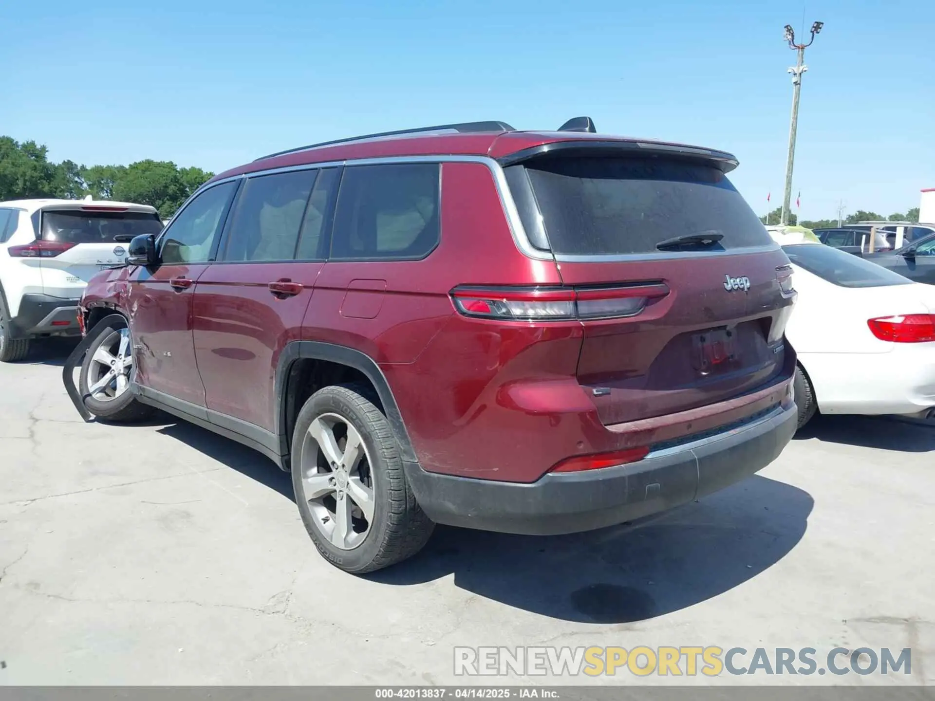 14 Photograph of a damaged car 1C4RJJBG1M8207699 JEEP GRAND CHEROKEE L 2021