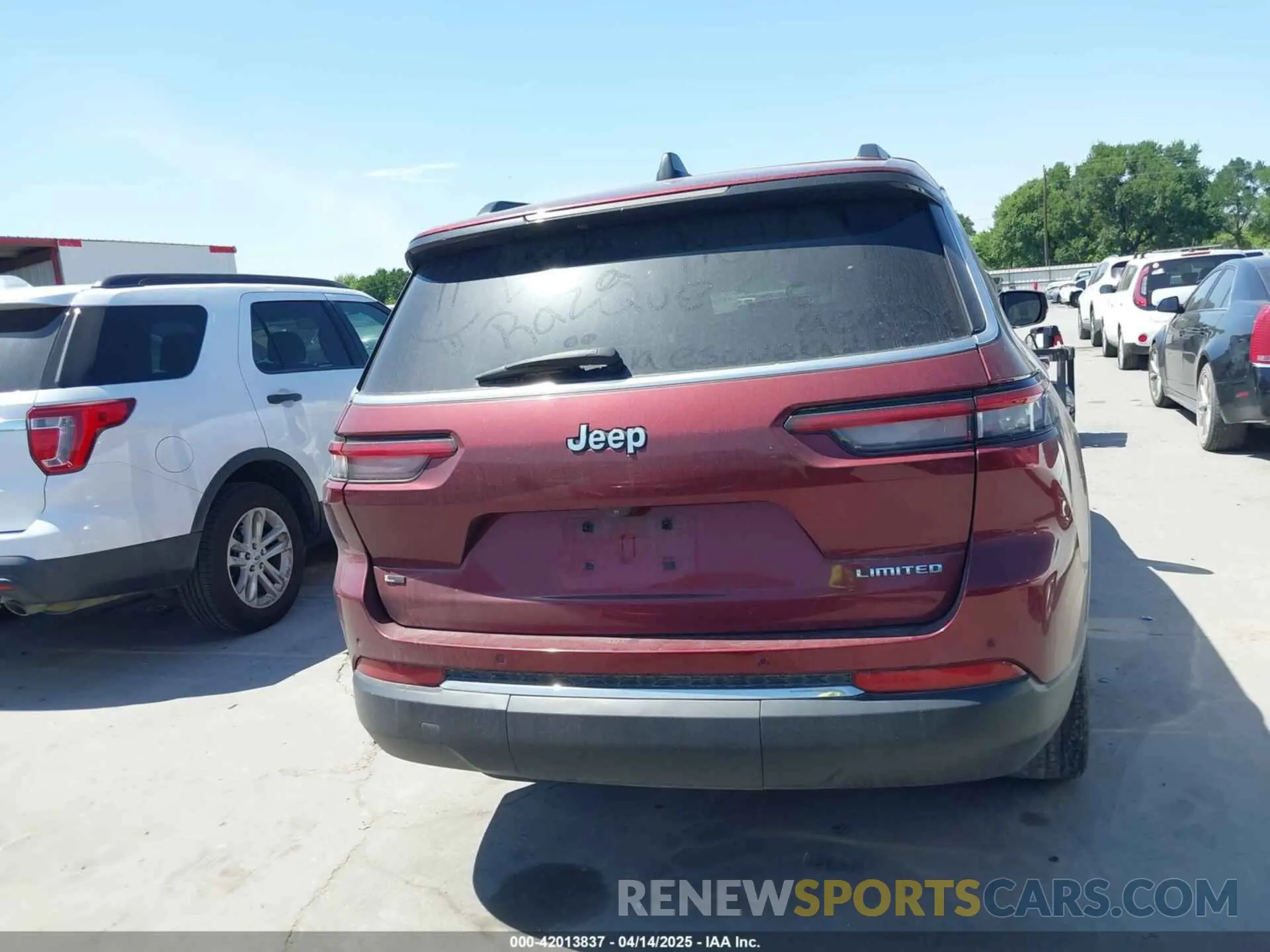 16 Photograph of a damaged car 1C4RJJBG1M8207699 JEEP GRAND CHEROKEE L 2021