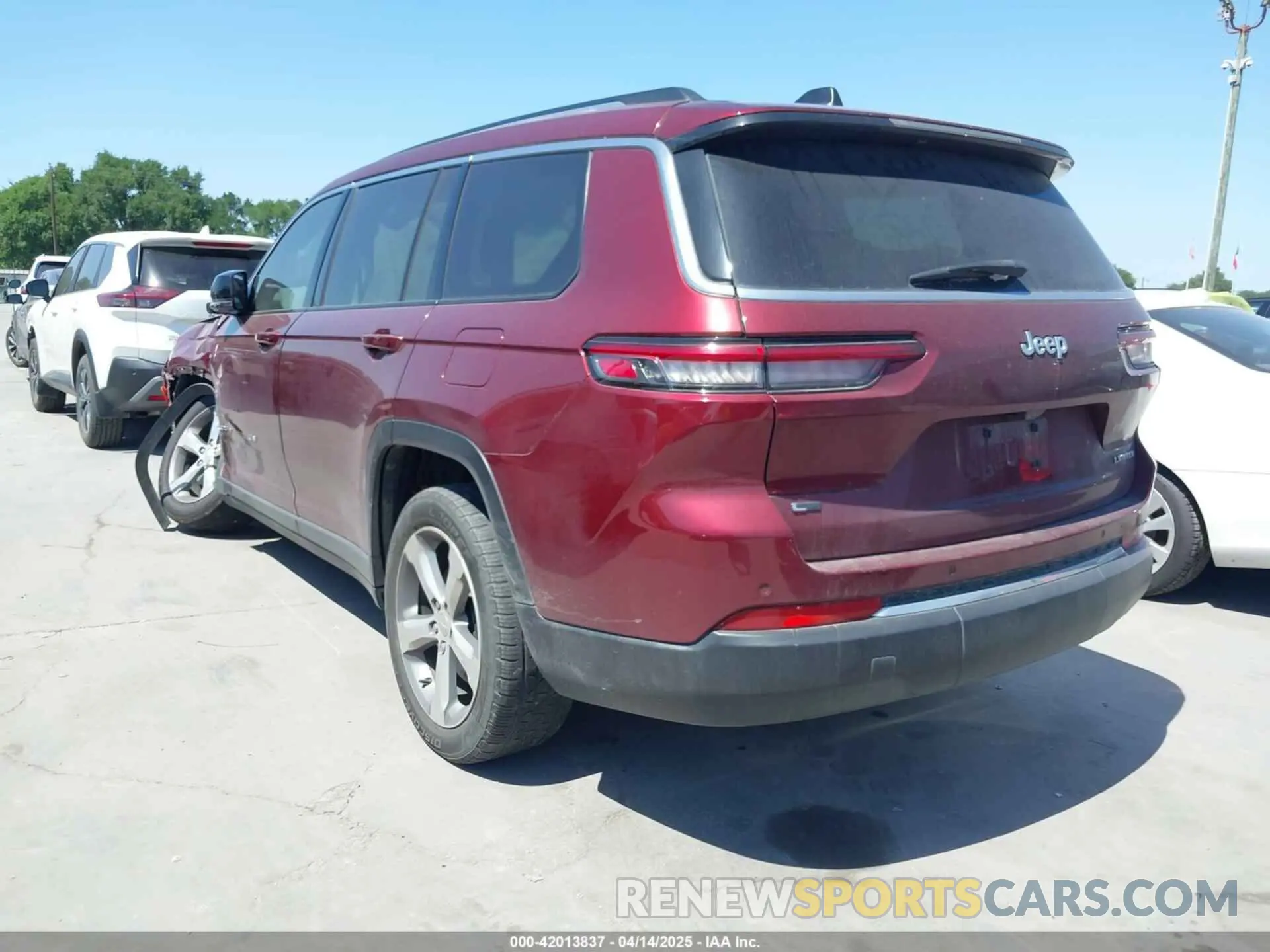 3 Photograph of a damaged car 1C4RJJBG1M8207699 JEEP GRAND CHEROKEE L 2021