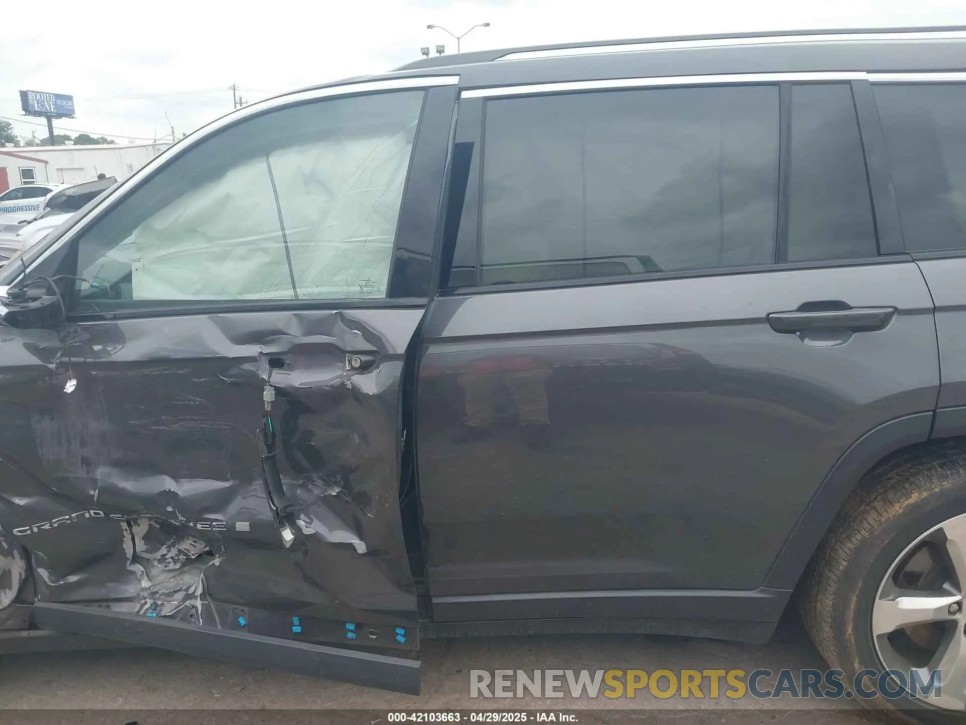 14 Photograph of a damaged car 1C4RJJBG2M8175586 JEEP GRAND CHEROKEE L 2021