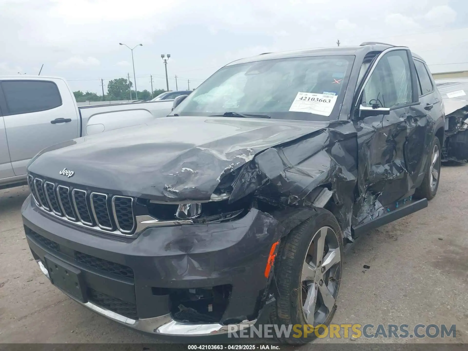 2 Photograph of a damaged car 1C4RJJBG2M8175586 JEEP GRAND CHEROKEE L 2021