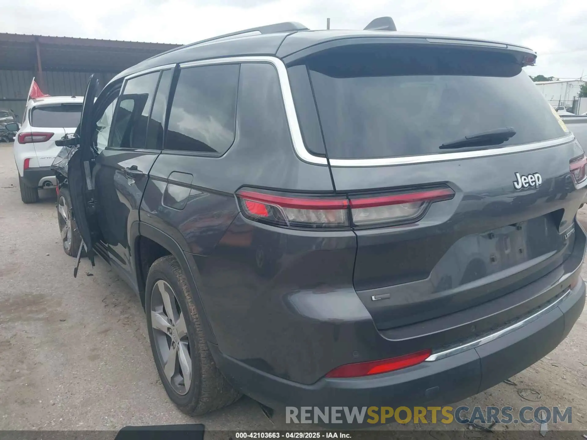 3 Photograph of a damaged car 1C4RJJBG2M8175586 JEEP GRAND CHEROKEE L 2021