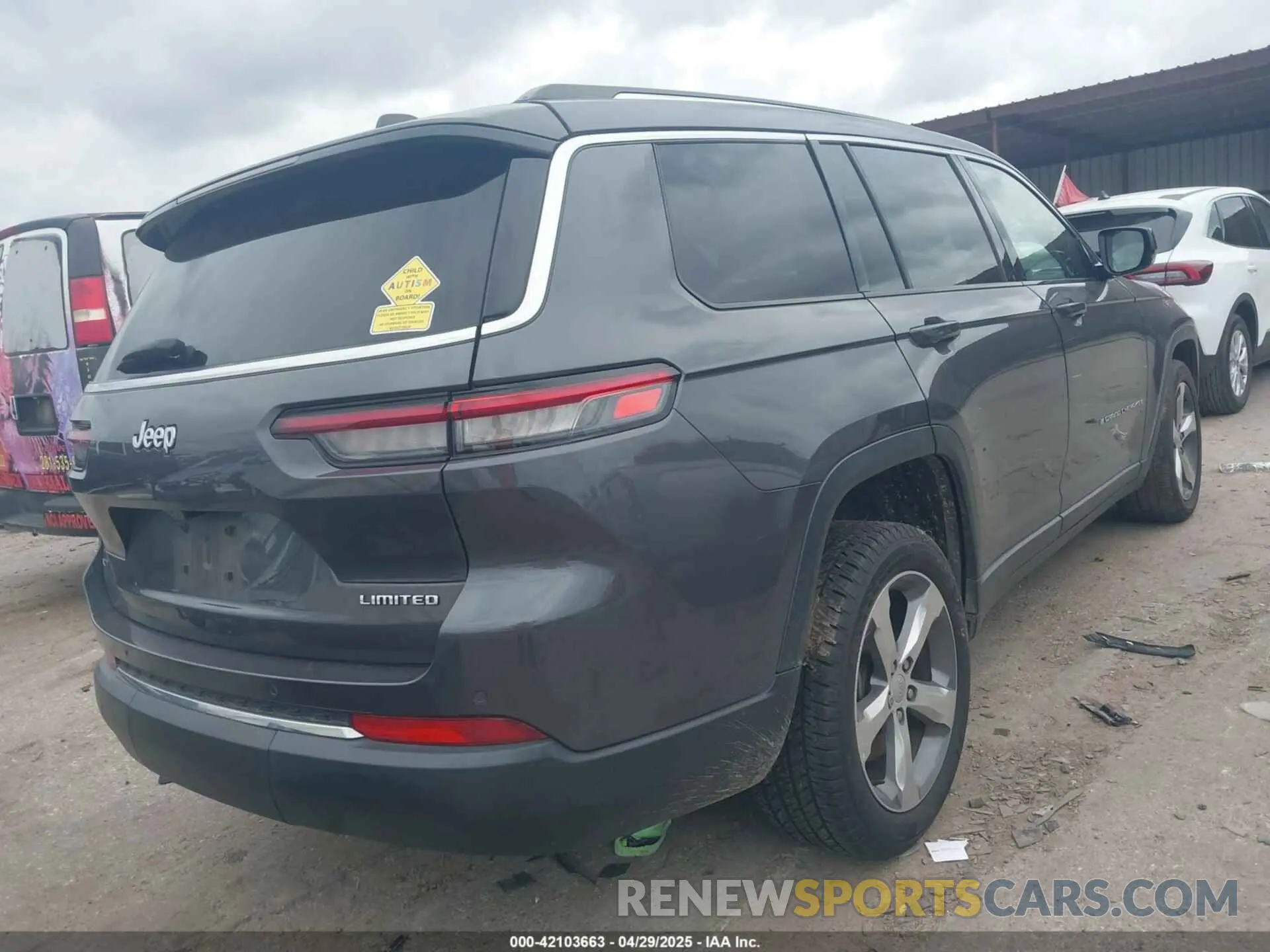 4 Photograph of a damaged car 1C4RJJBG2M8175586 JEEP GRAND CHEROKEE L 2021