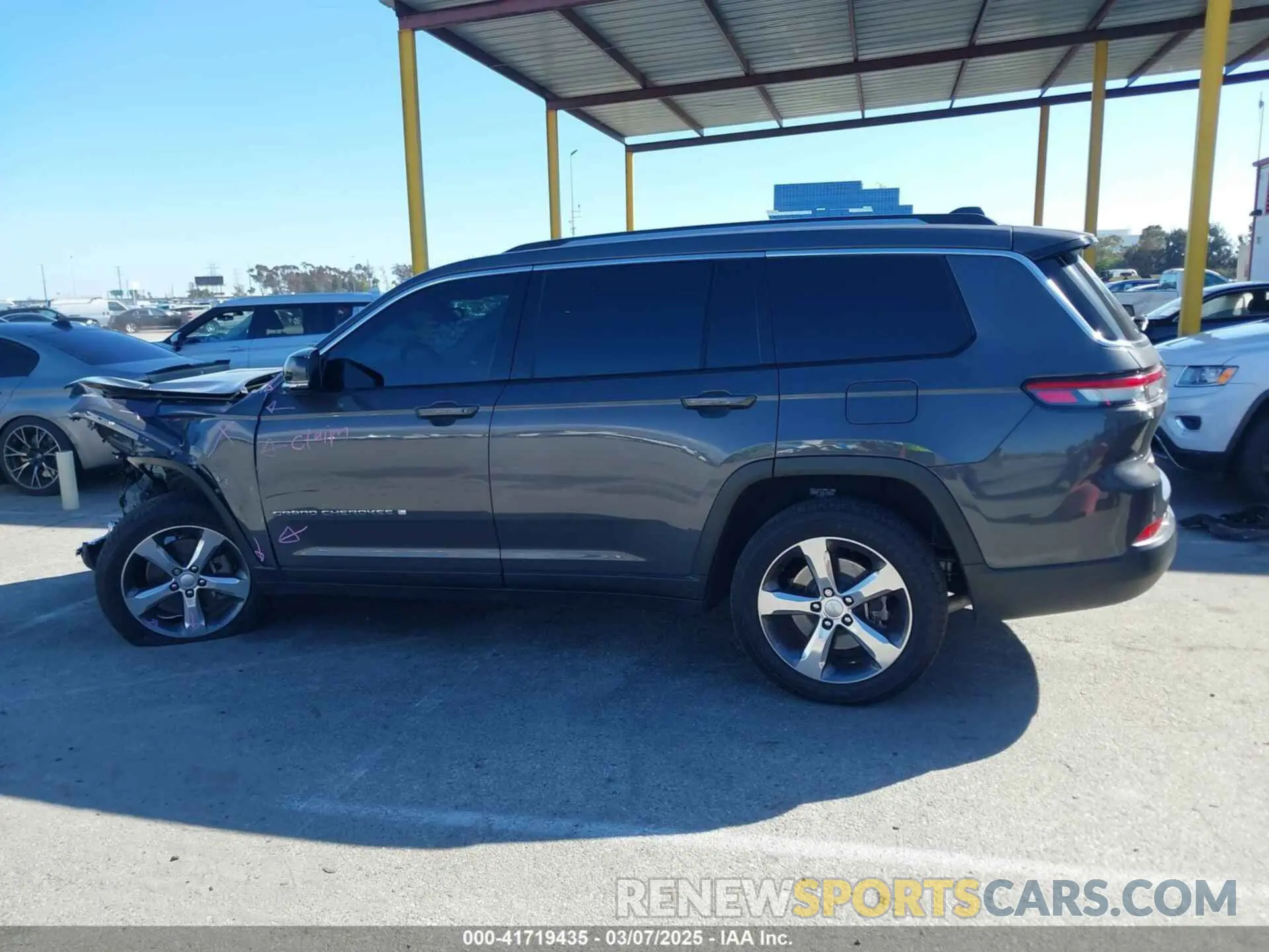 14 Photograph of a damaged car 1C4RJJBG2M8193277 JEEP GRAND CHEROKEE L 2021